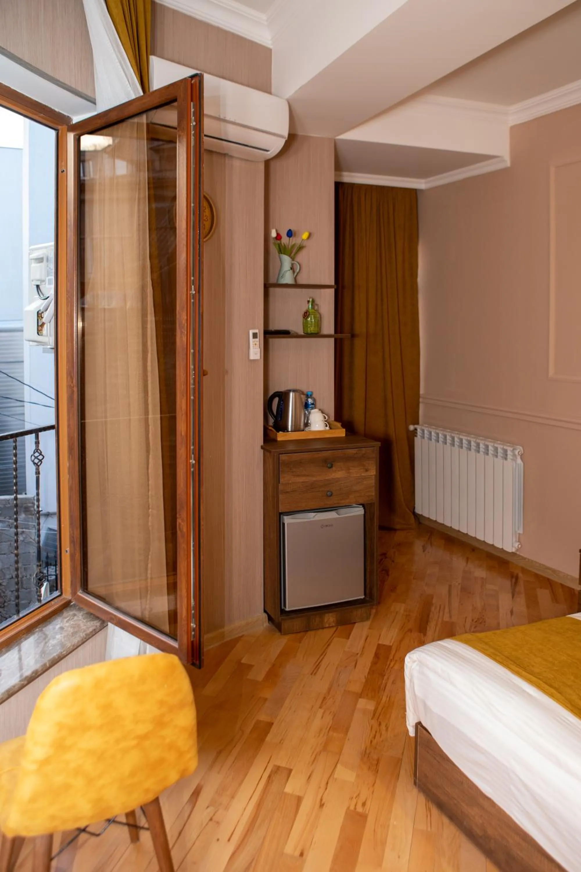 Bedroom, Bed in Legend Hotel