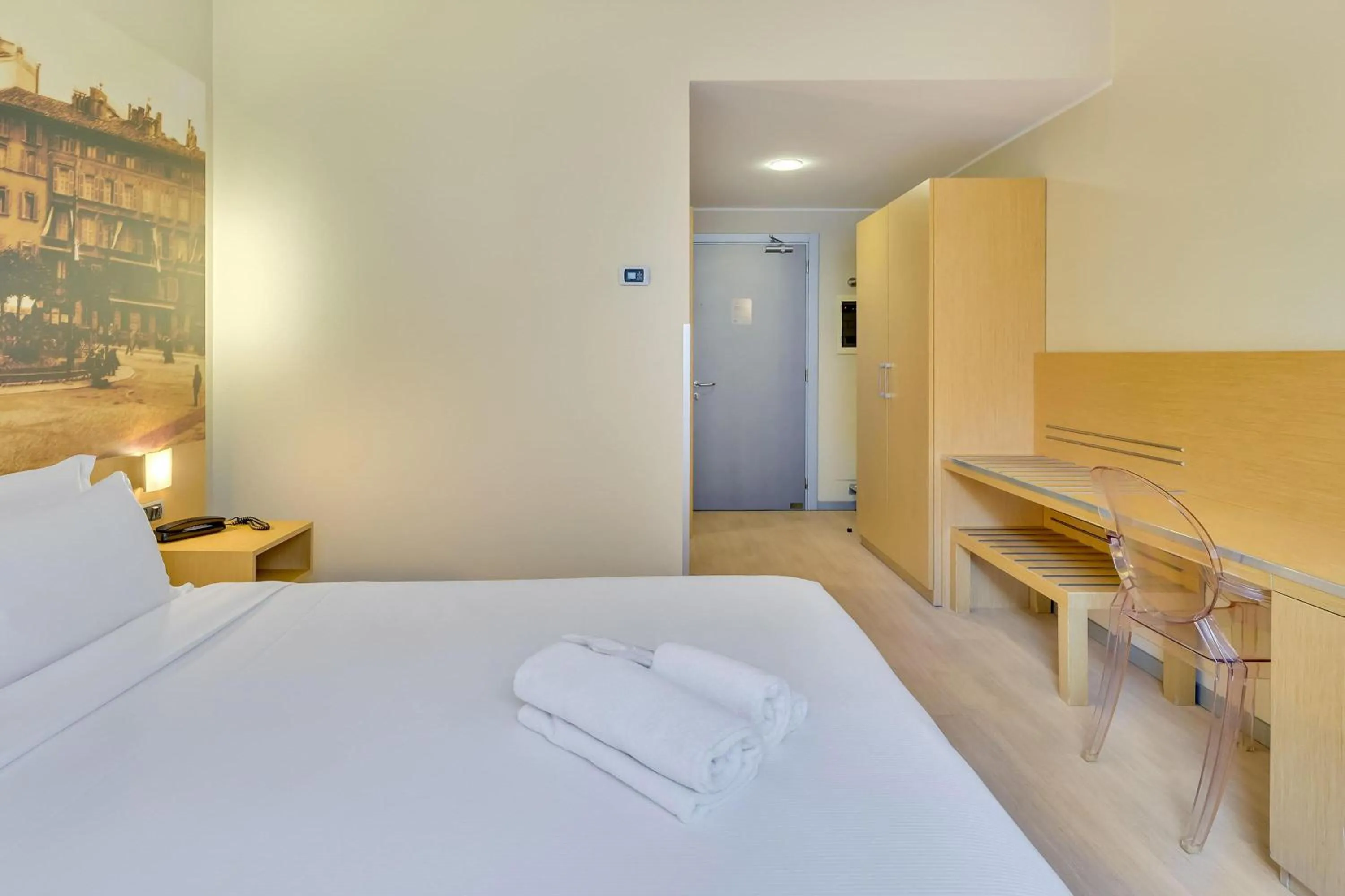 Photo of the whole room, Bed in B&B HOTEL Milano La Spezia