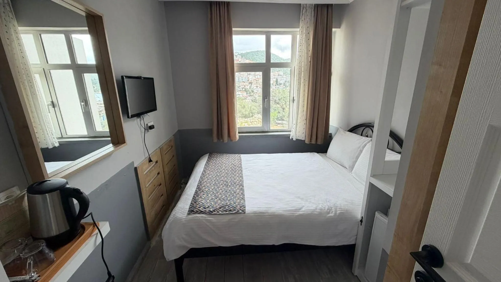 Bed in YALI PANSİYON