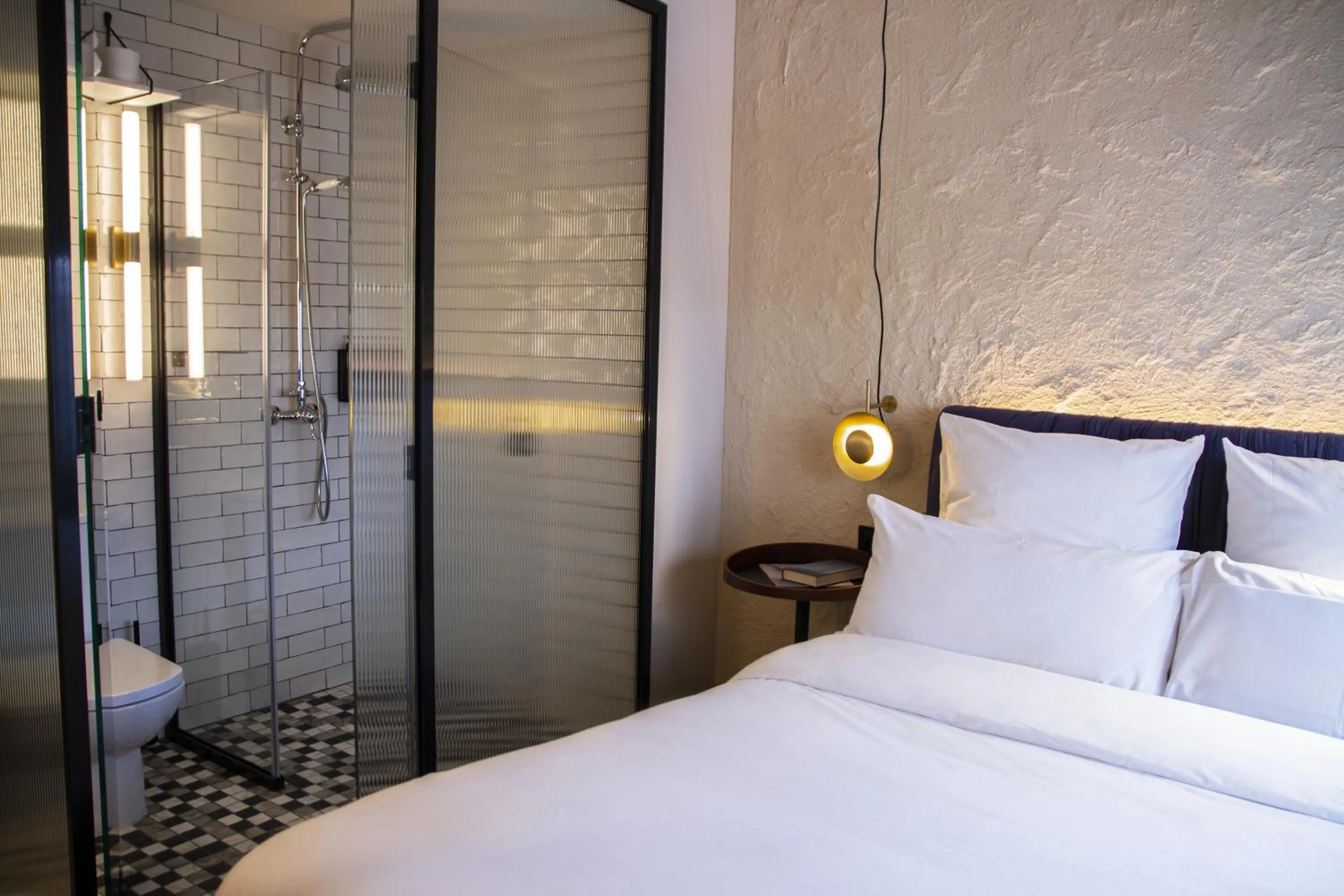 Shower, Bed in Letoh Letoh Gran Vía