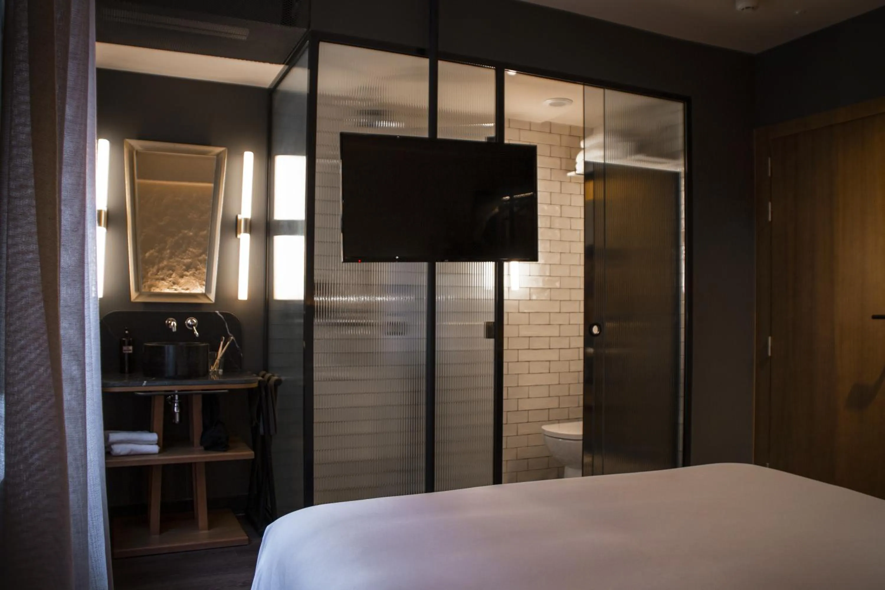 Photo of the whole room, Bed in Letoh Letoh Gran Vía