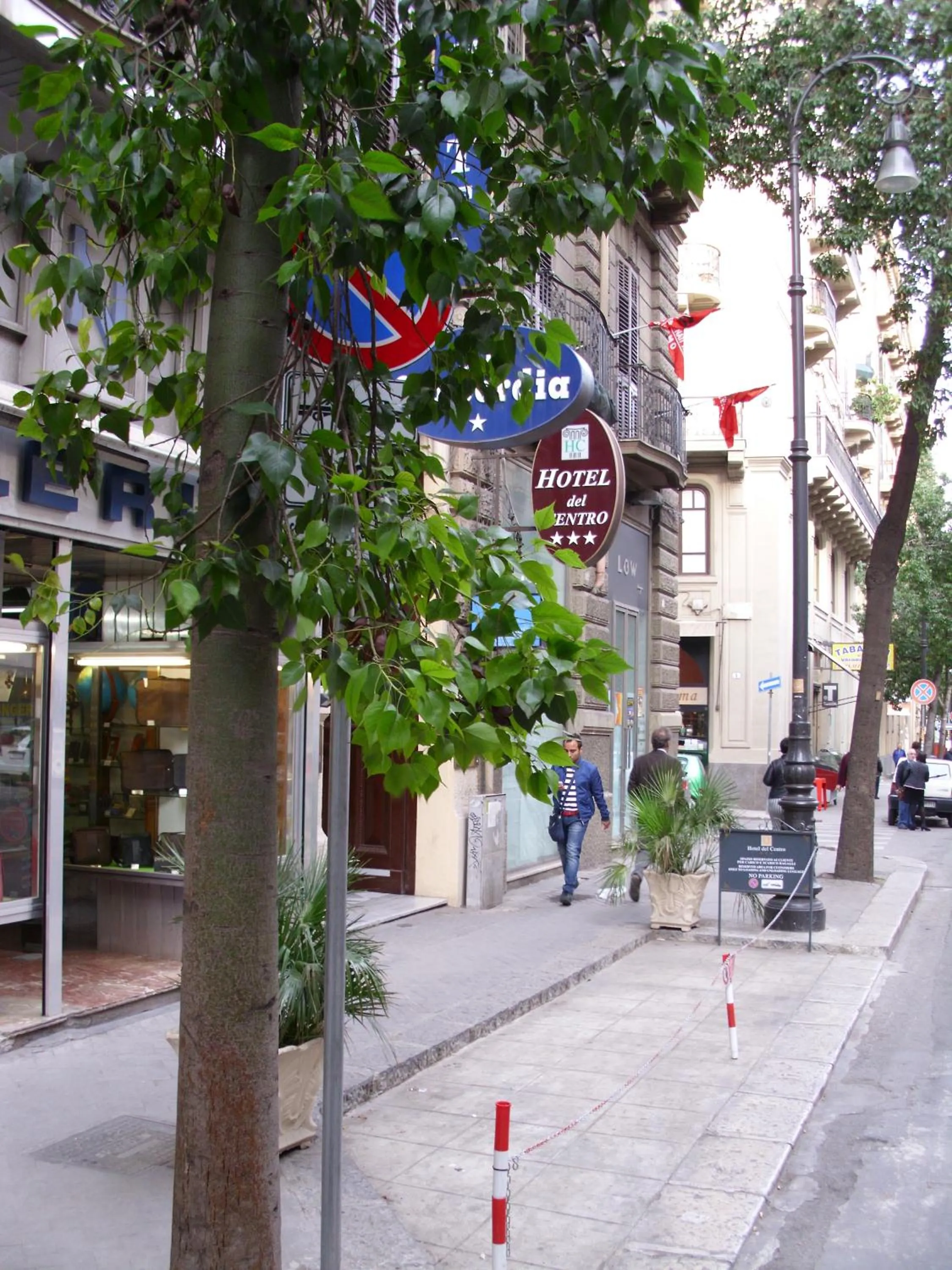 Facade/entrance in Hotel del Centro