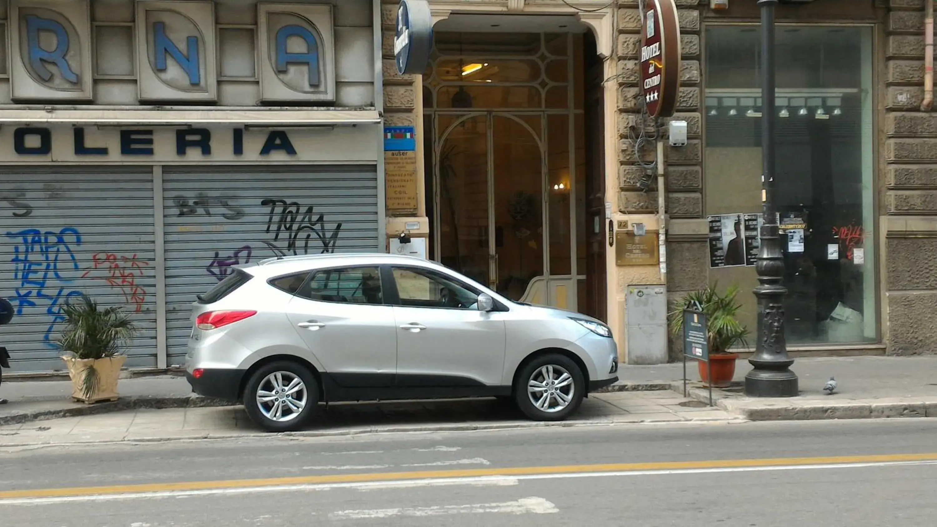 Property building in Hotel del Centro Property building in Hotel del Centro