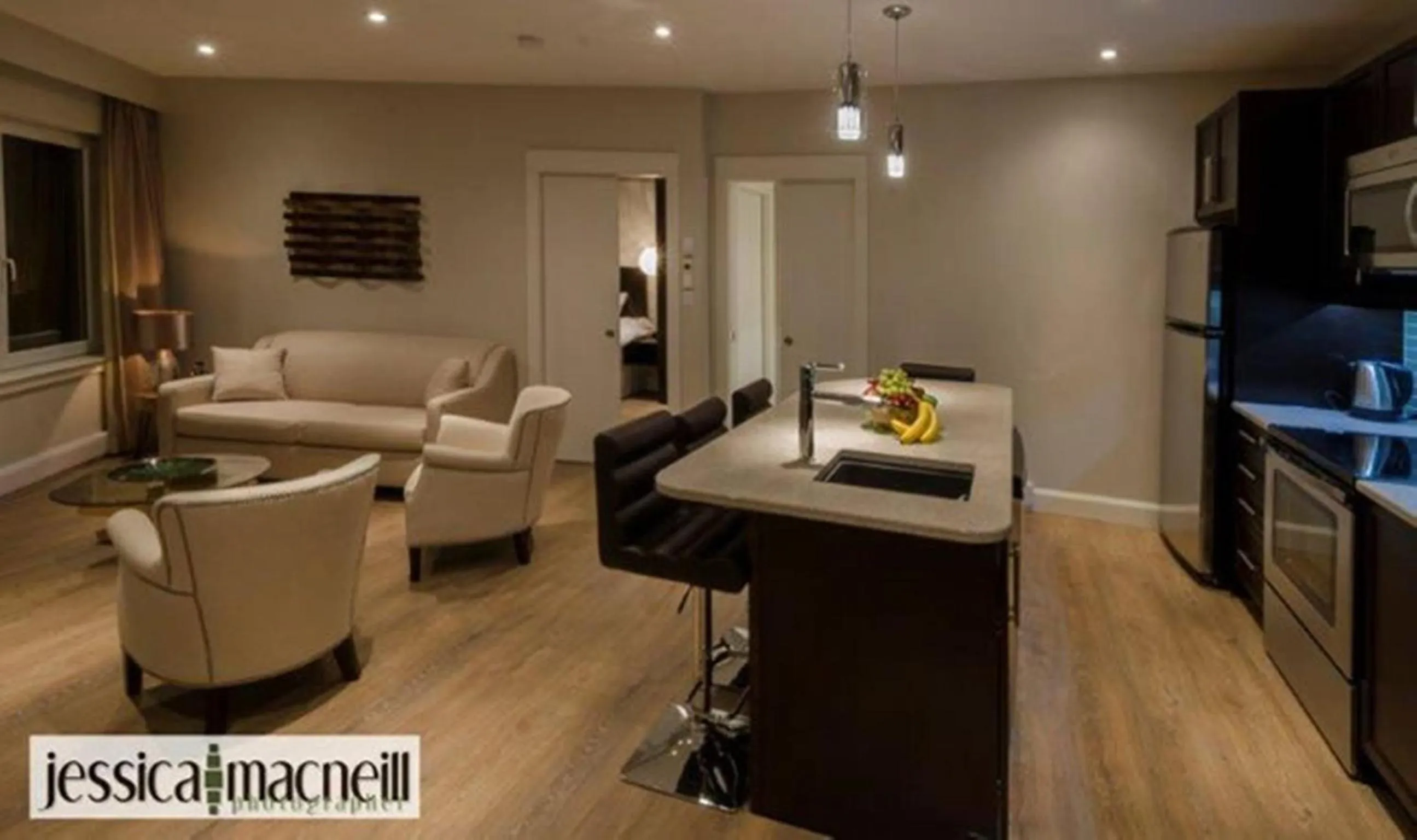 Kitchen or kitchenette in Around the Sea - Cana da's Rotating House, Suites & Tours