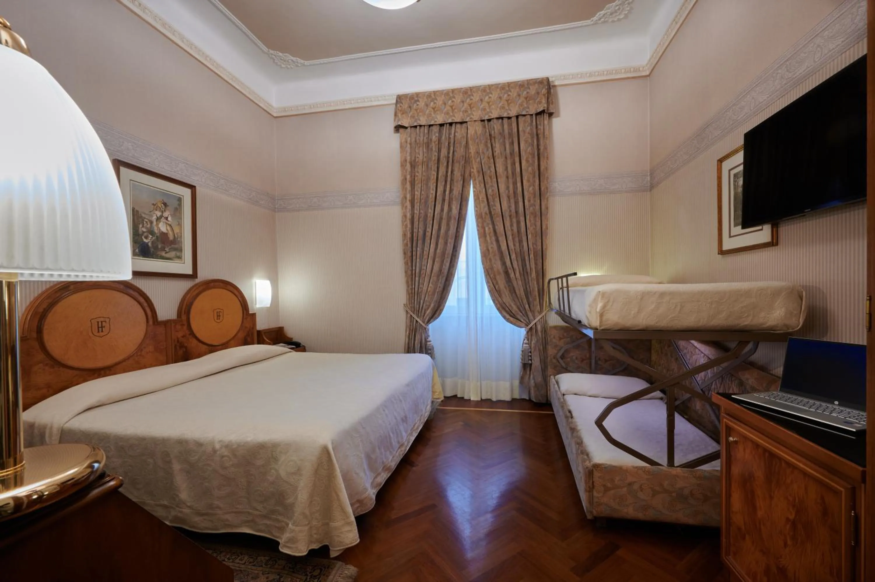 Bedroom, Bed in Hotel Farnese