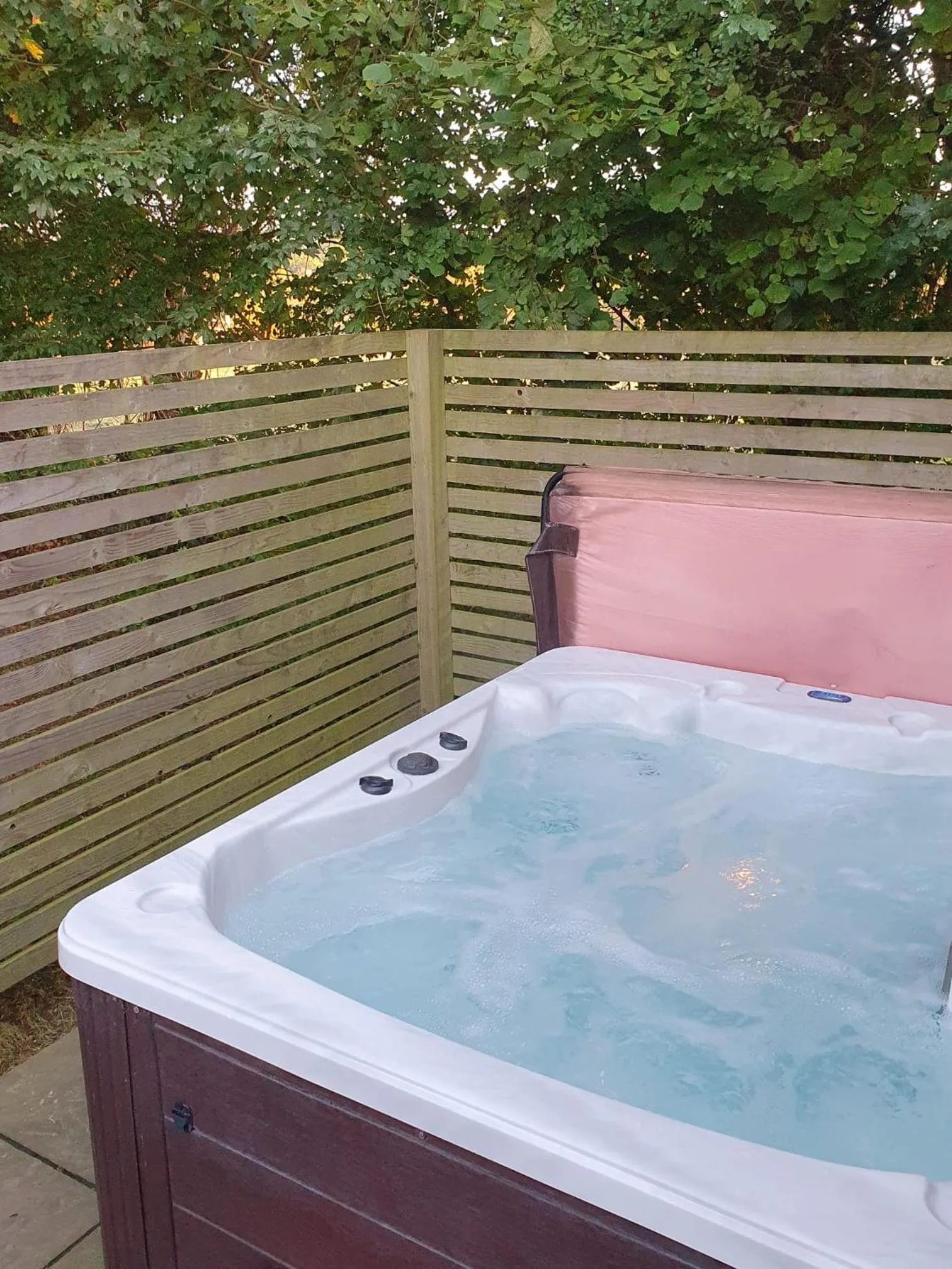 Hot Tub in Chestnut Meadow Country Park