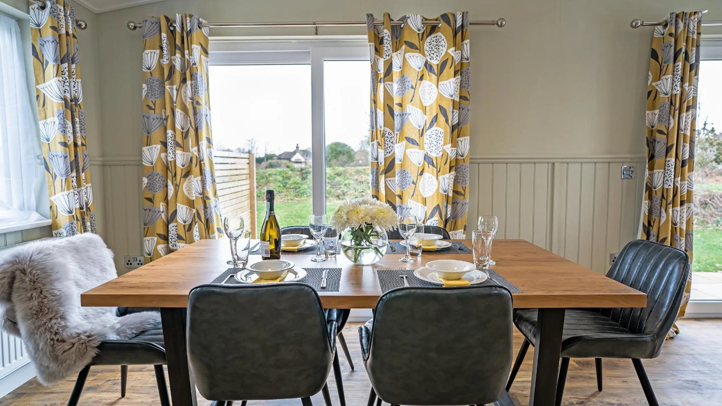Dining area in Chestnut Meadow Country Park