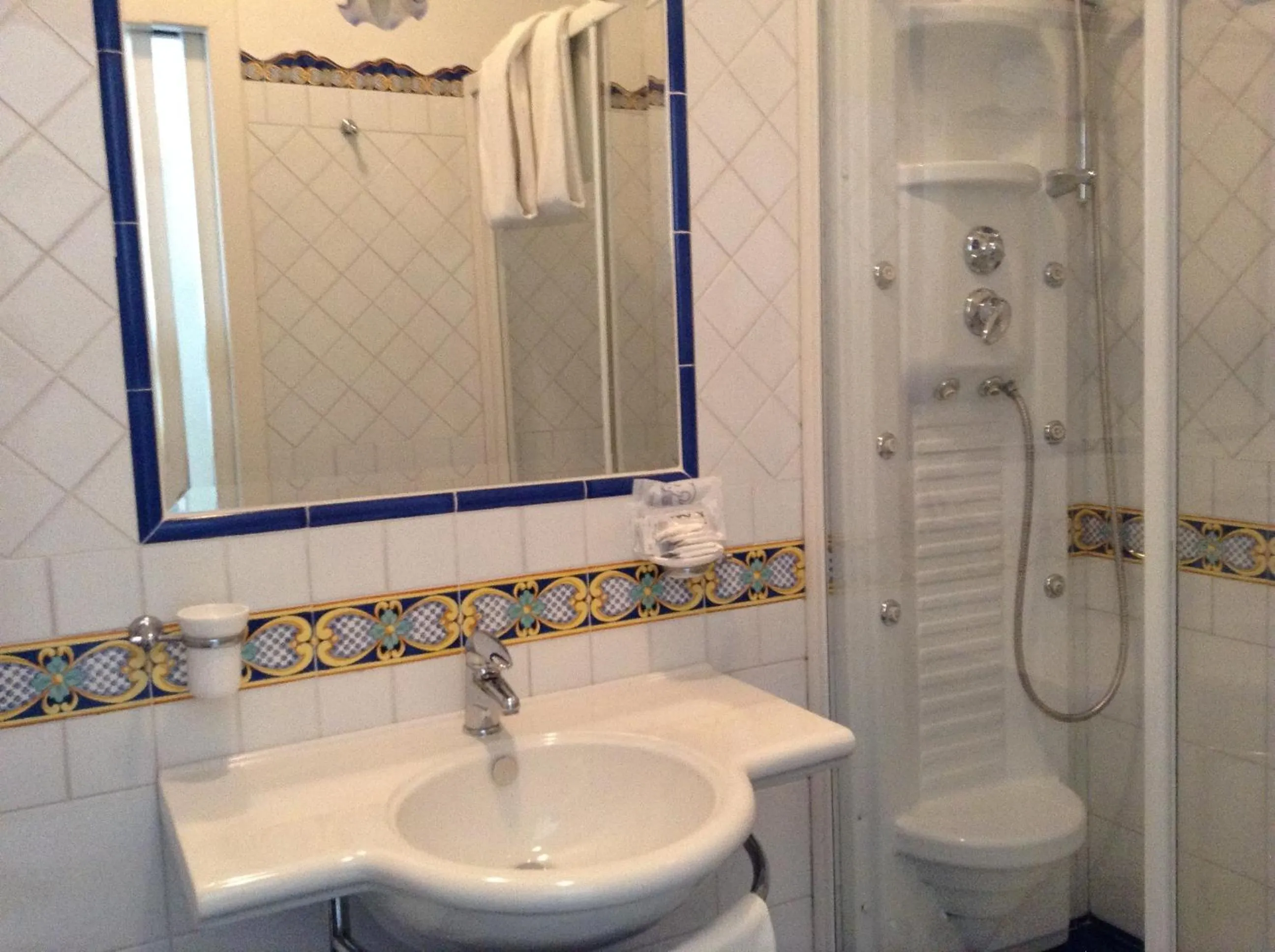 Bathroom in Hotel Lidomare