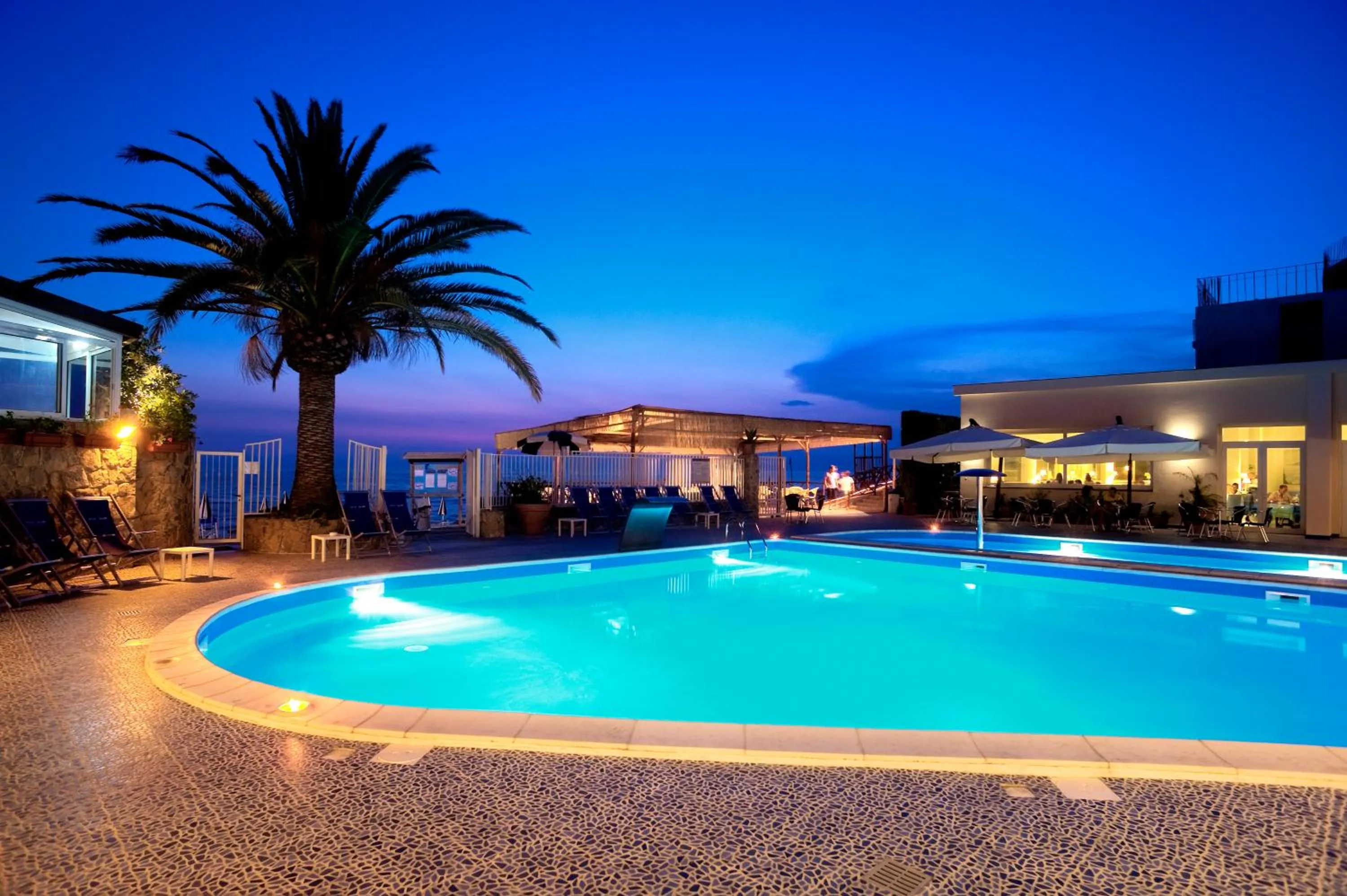 Restaurant/places to eat in Hotel Saline