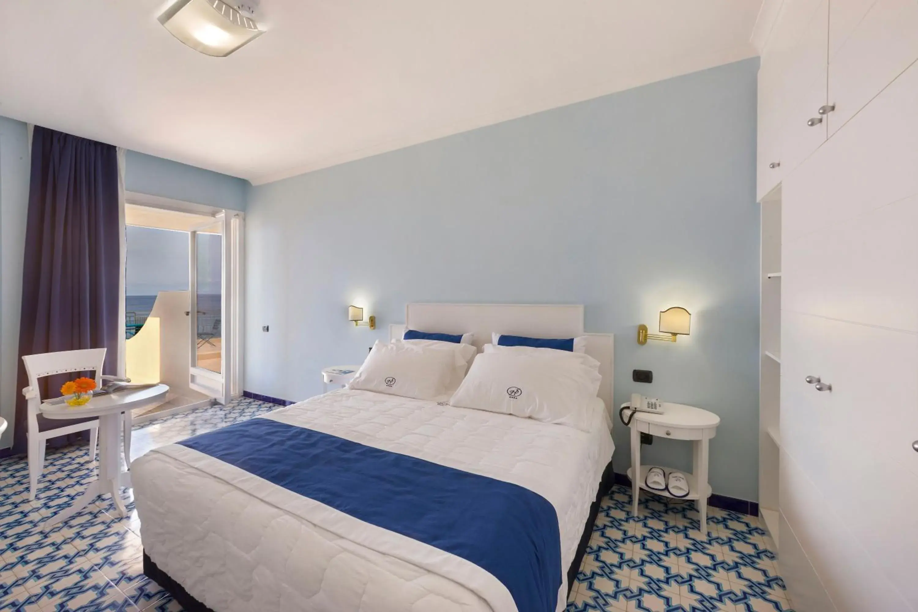 Quadruple Room with Sea View in Hotel Saline Quadruple Room with Sea View in Hotel Saline