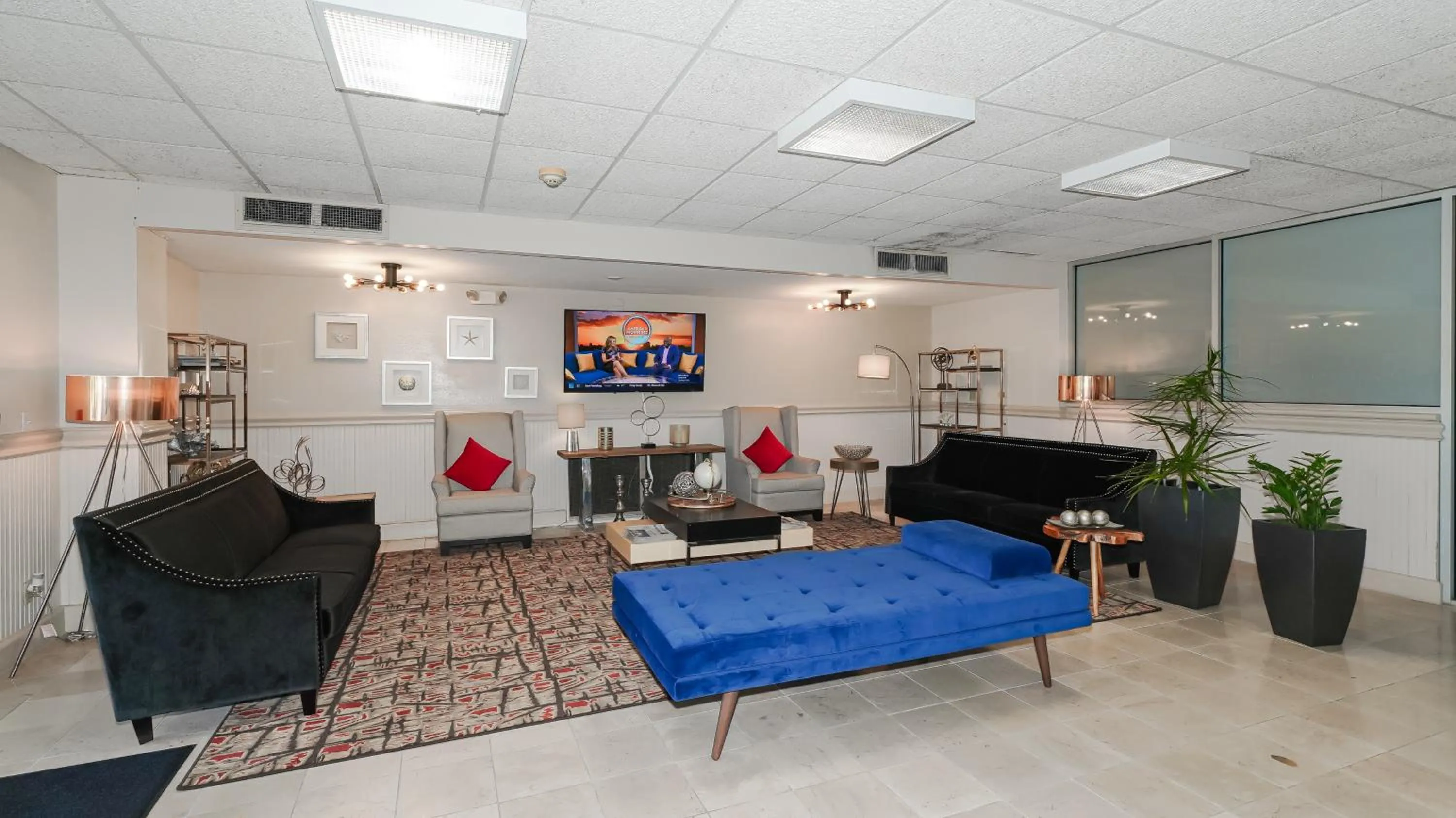 Heated Pool, Fireplace, 70" TV, Waterfront & More!