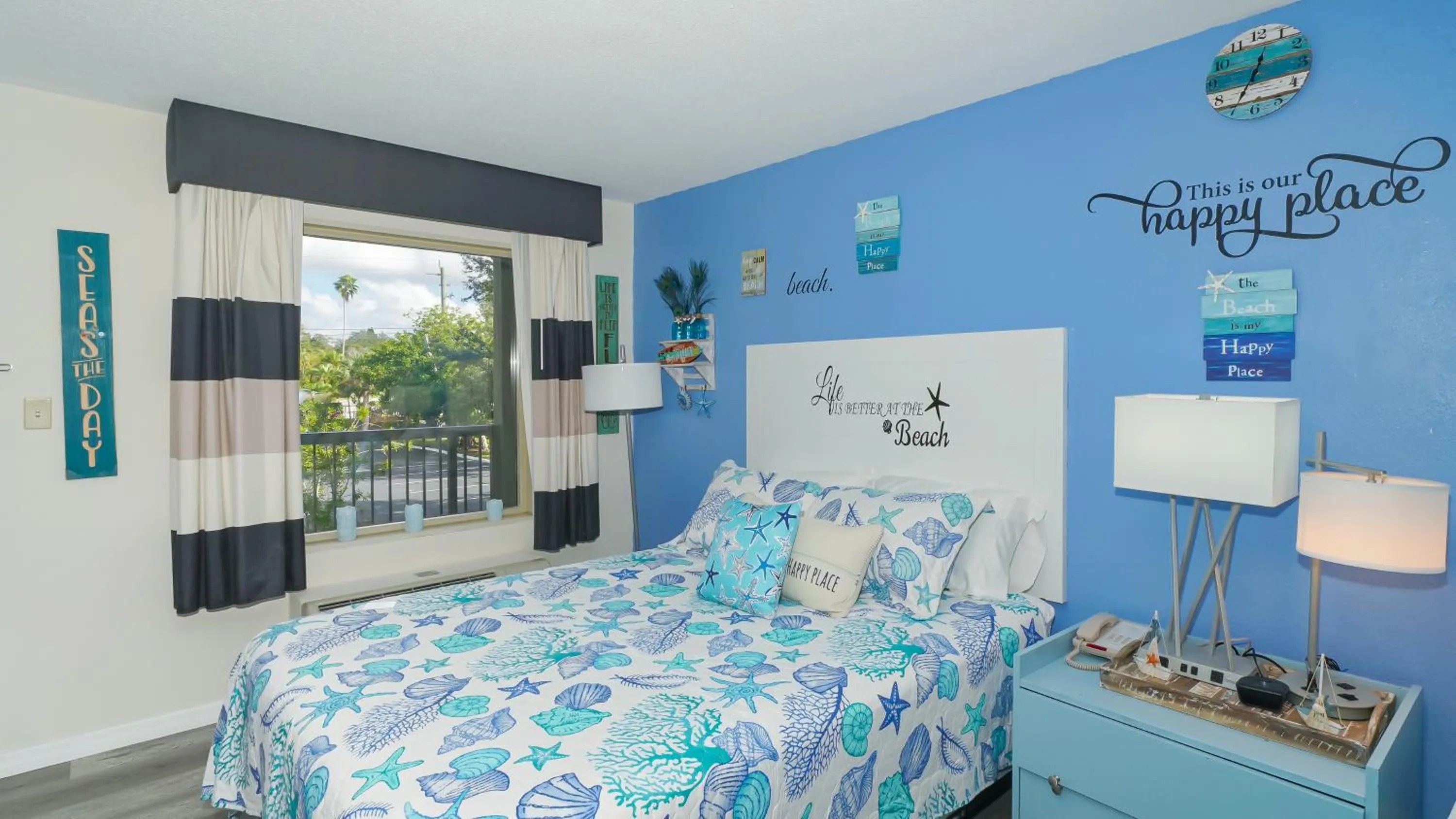 Heated Pool, Fireplace, 70" TV, Waterfront & More!