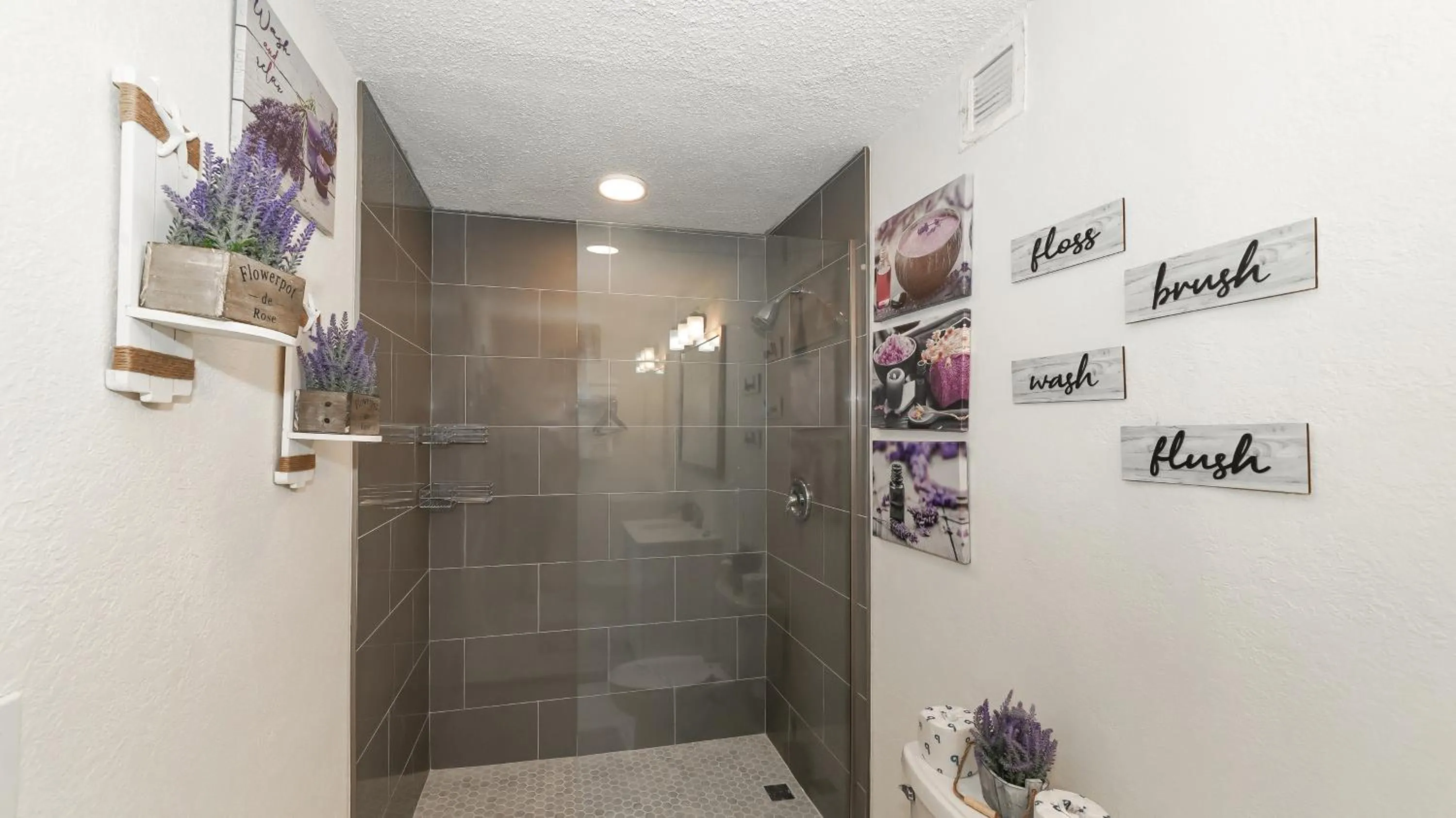 Heated Pool, Fireplace, 70" TV, Waterfront & More!