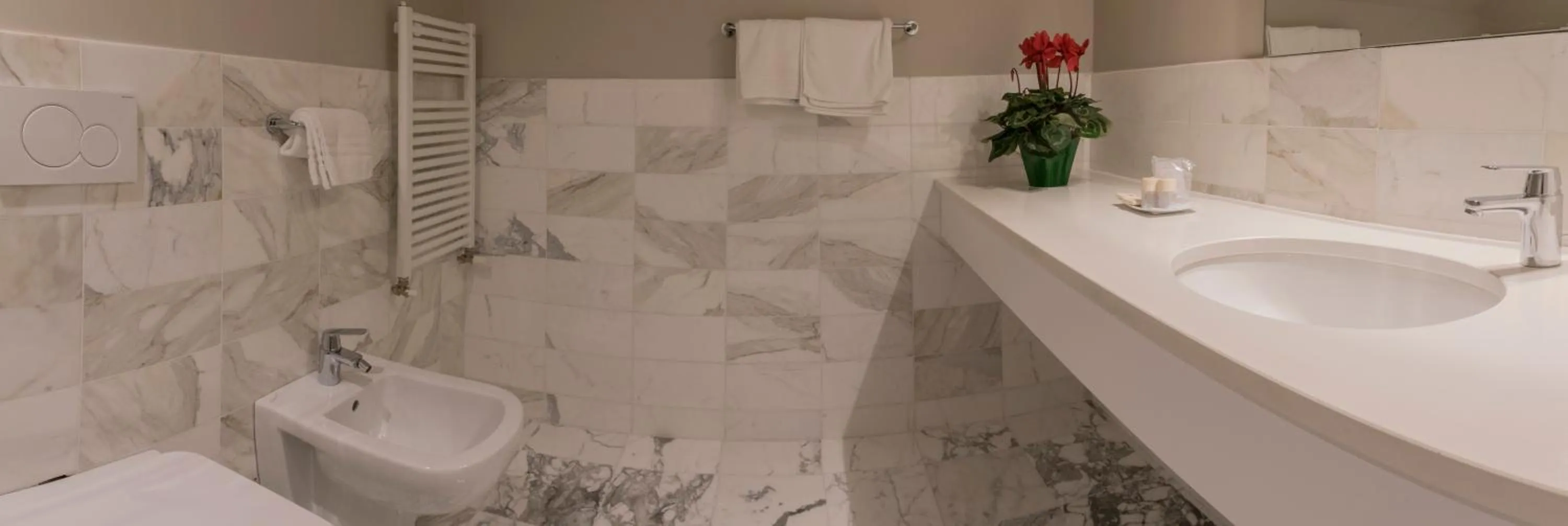 Bathroom in Hotel Vittoria