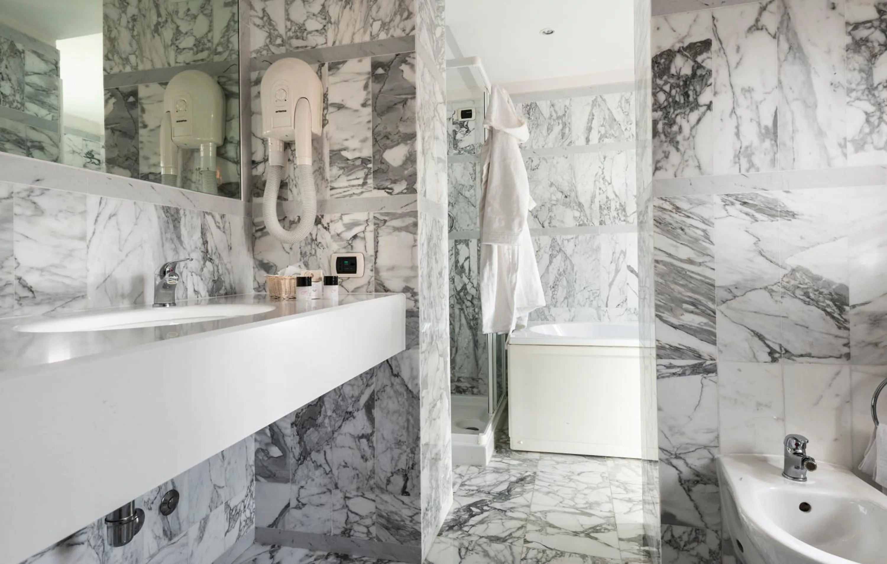 Bathroom in Hotel Vittoria