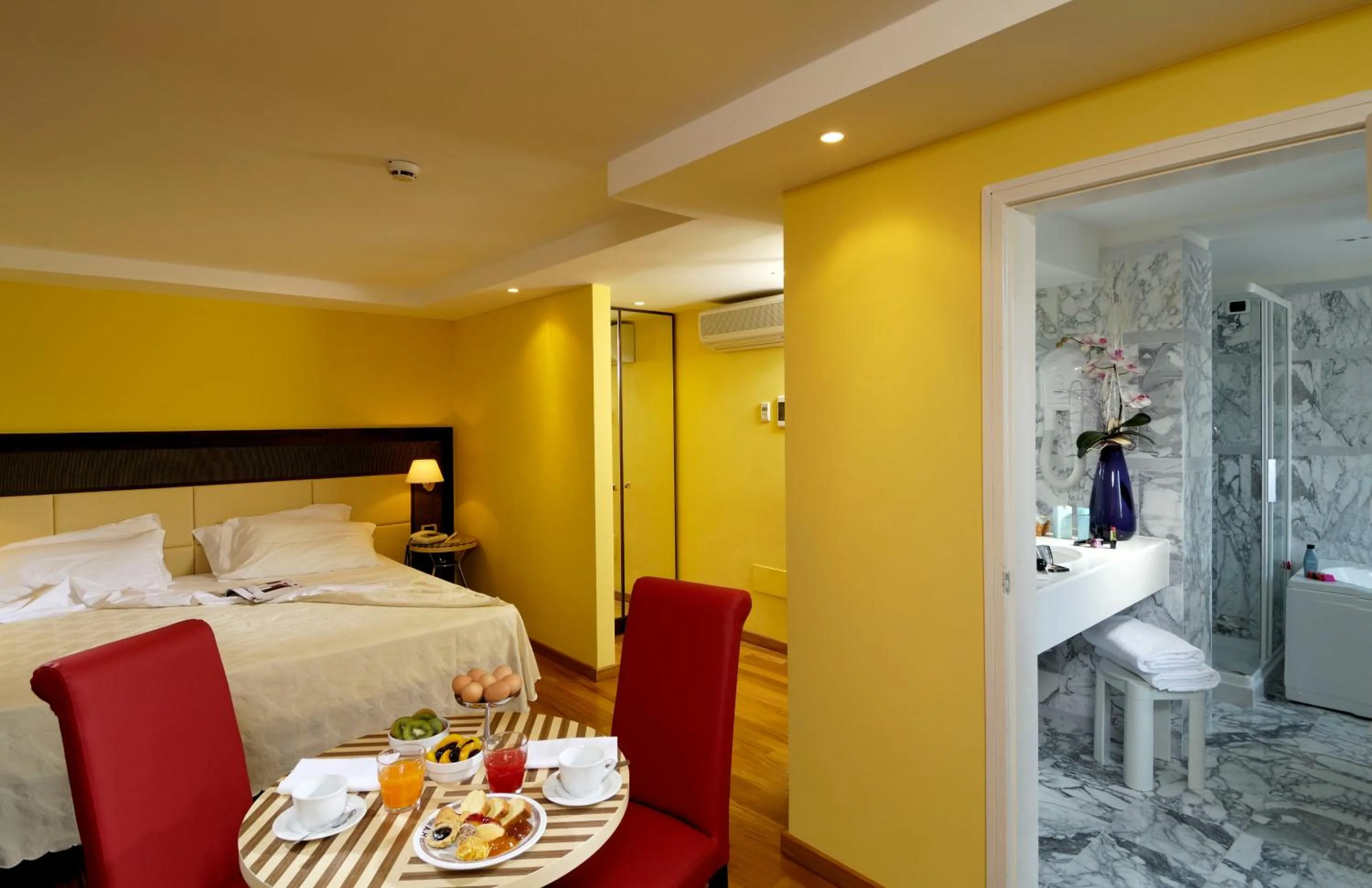 Bedroom, Bed in Hotel Vittoria