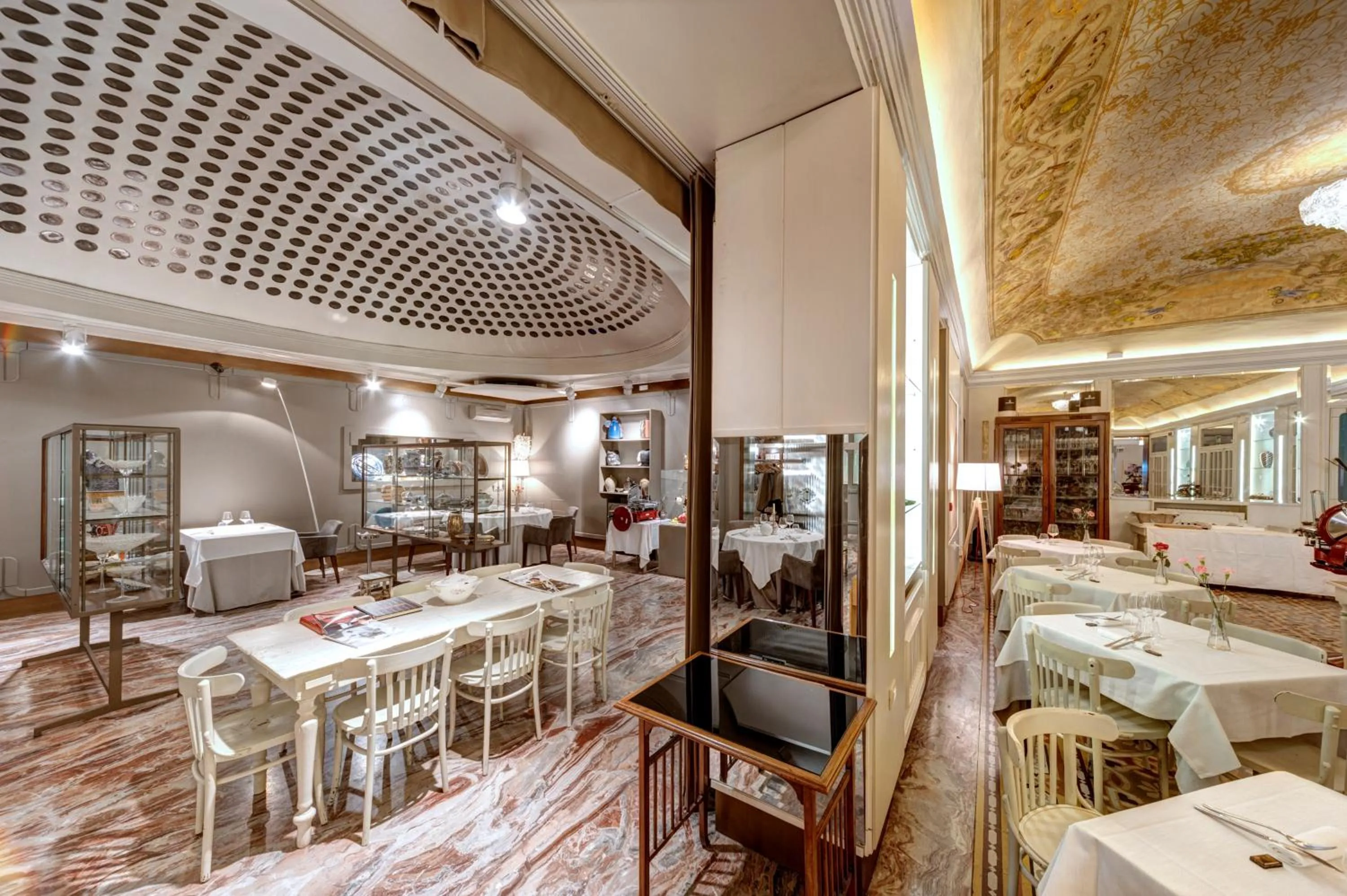 Restaurant/places to eat in Hotel Vittoria