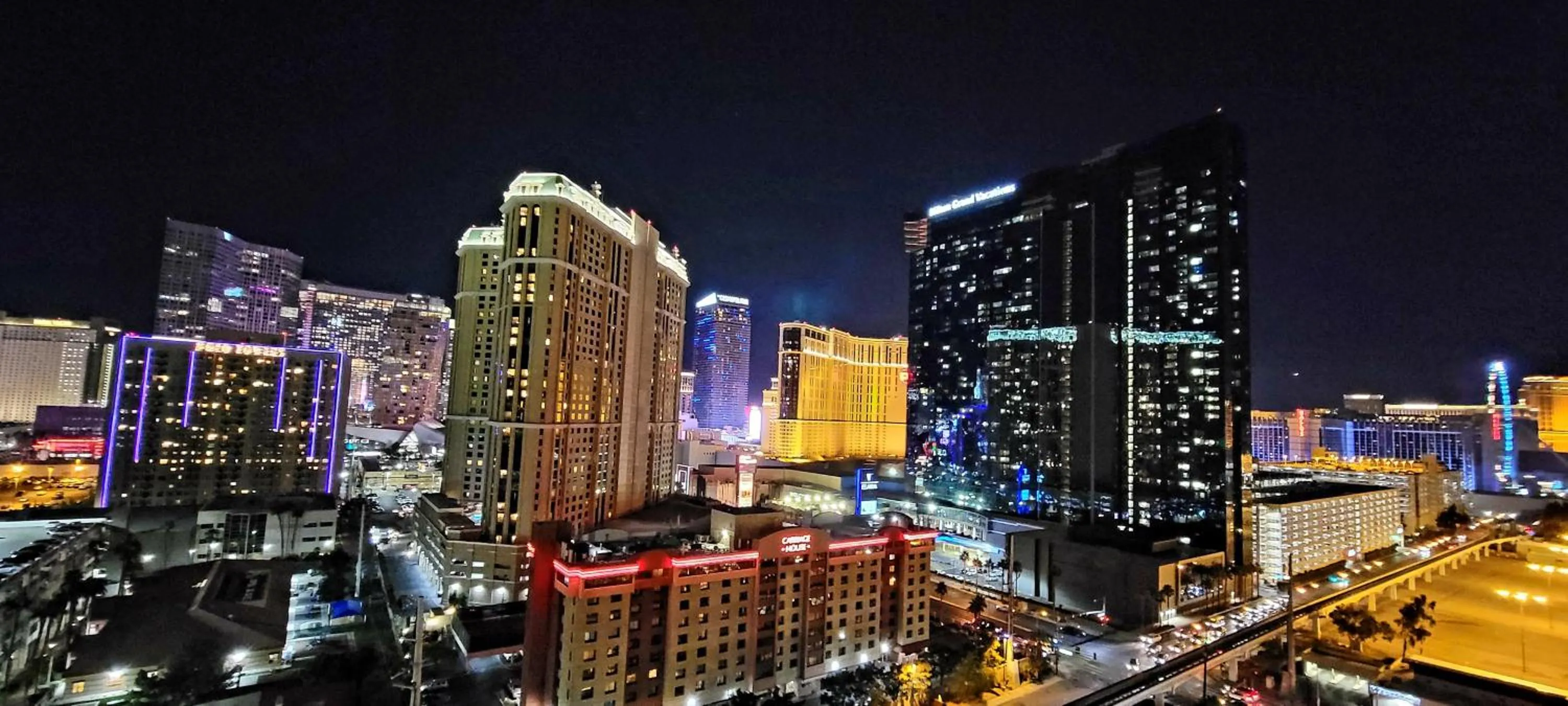 Awesome The Signature MGM condo with Strip view. No resort fee!
