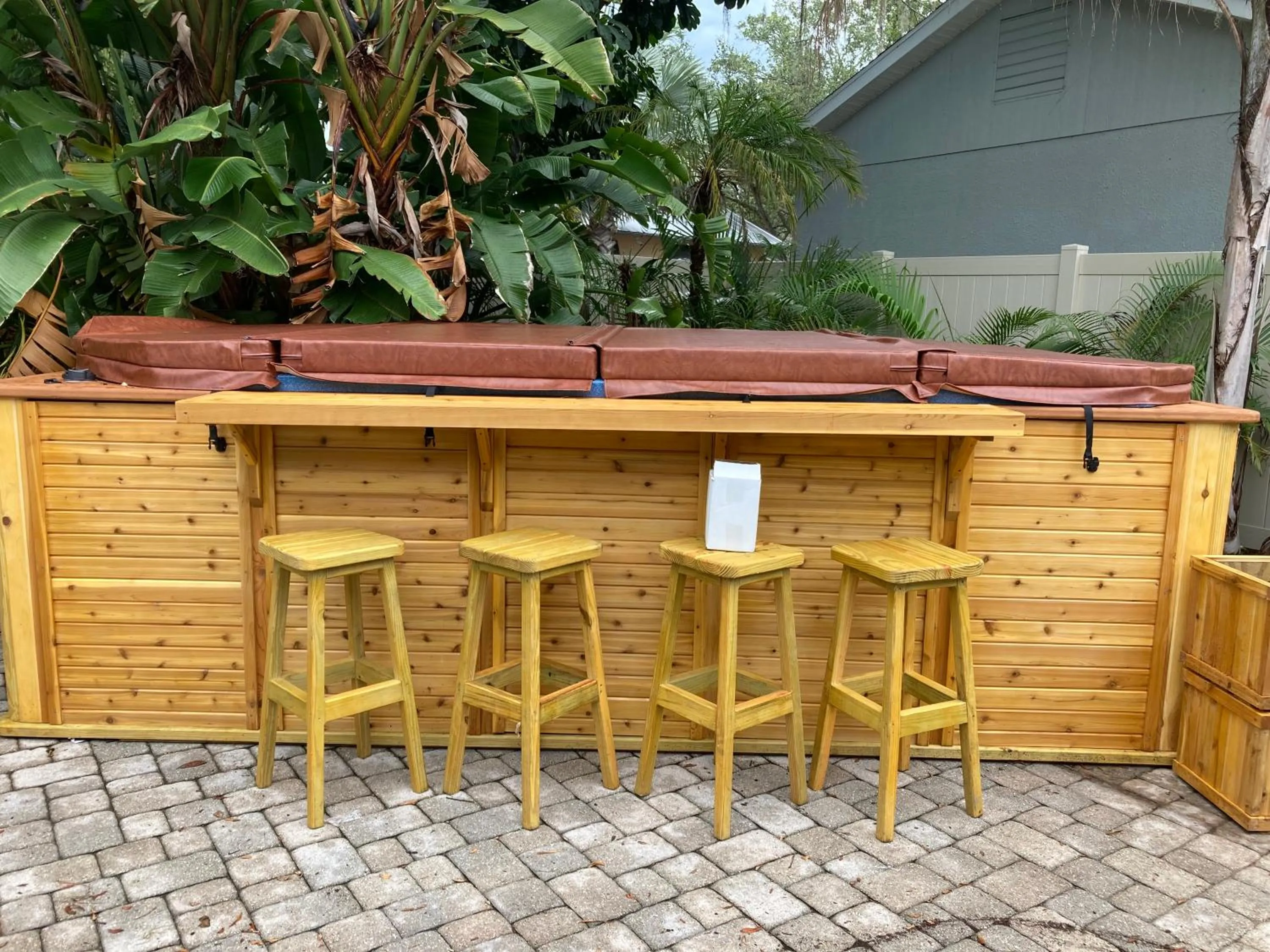 3Gulls Inn Ozona-Boutique Hotel-Steps from Restaurants & Brewery-SwimSpa Pool-Pet Friendly