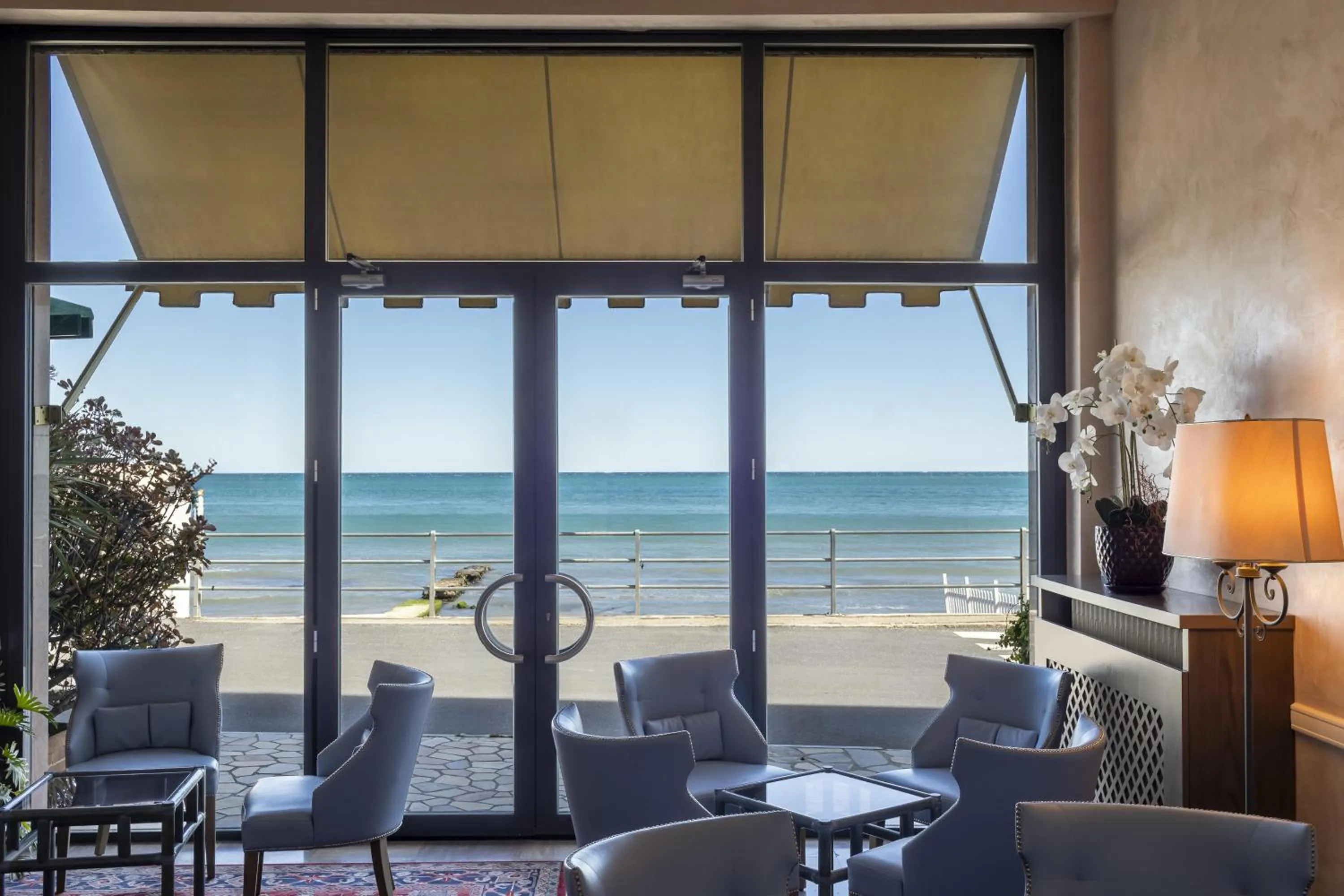 Lounge or bar in B&B HOTEL Diano Marina Palace