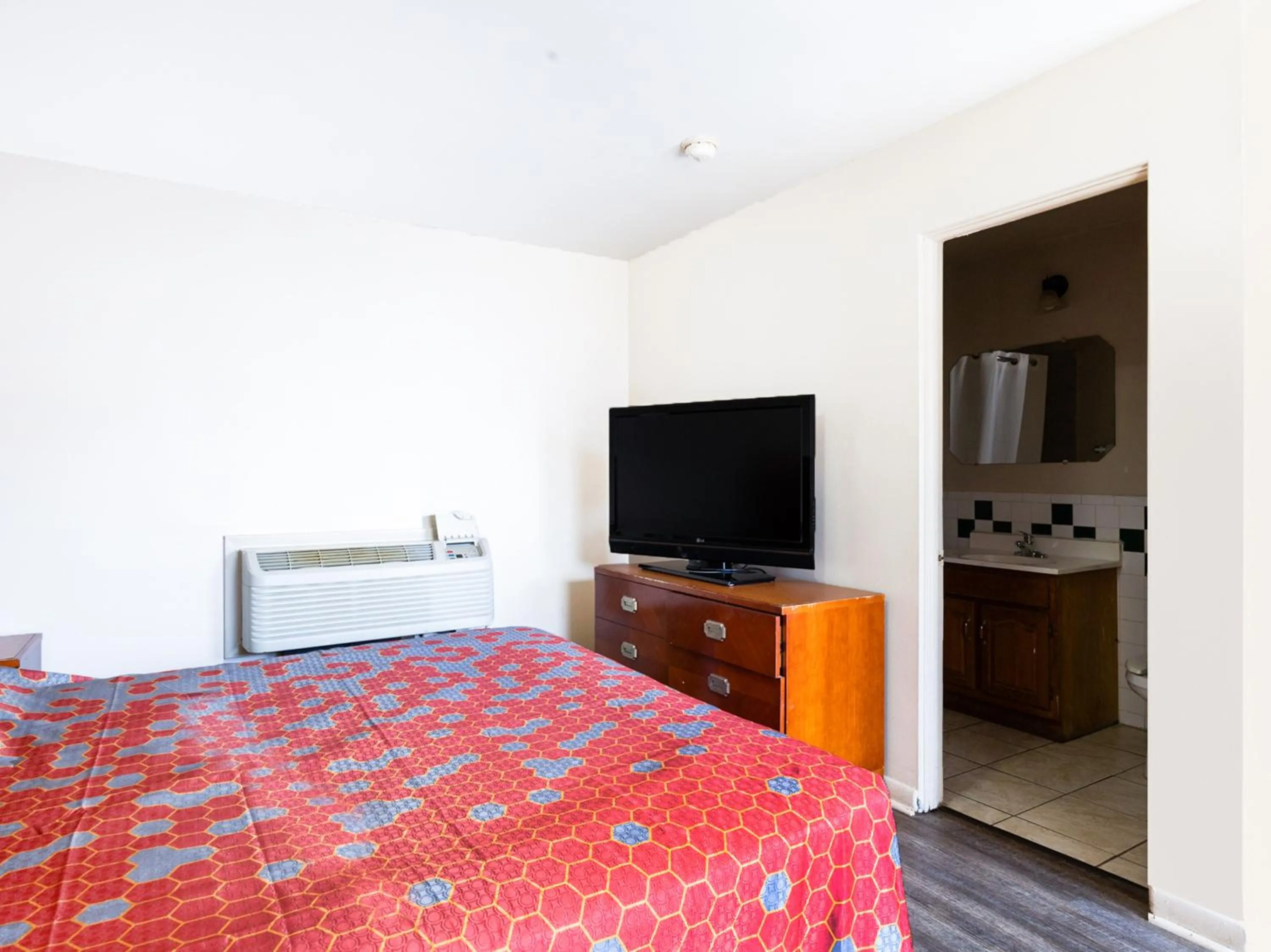 Bedroom in Manor Motel By OYO Near Oak Brook Chicago Westchester