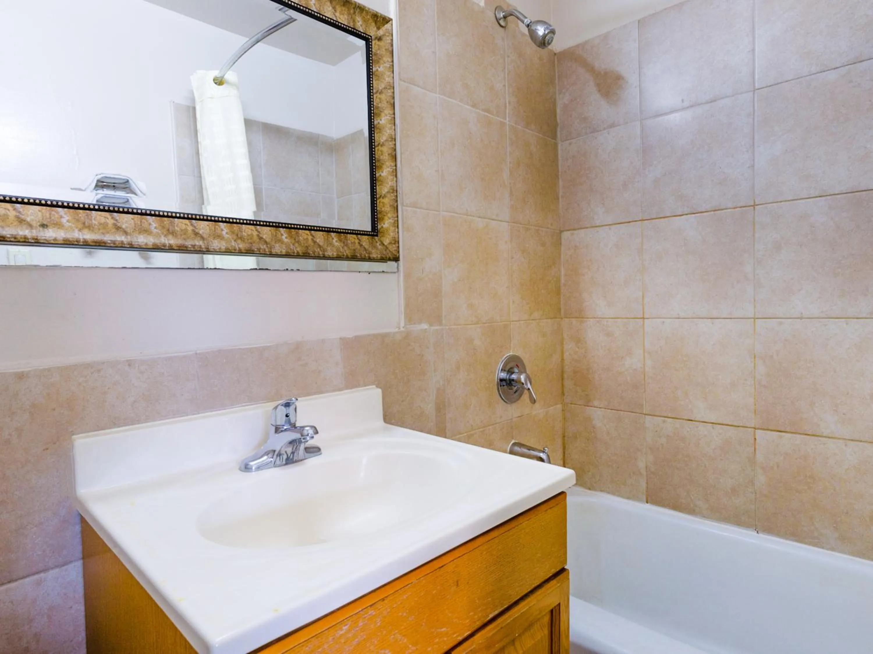 Bathroom in Manor Motel By OYO Near Oak Brook Chicago Westchester