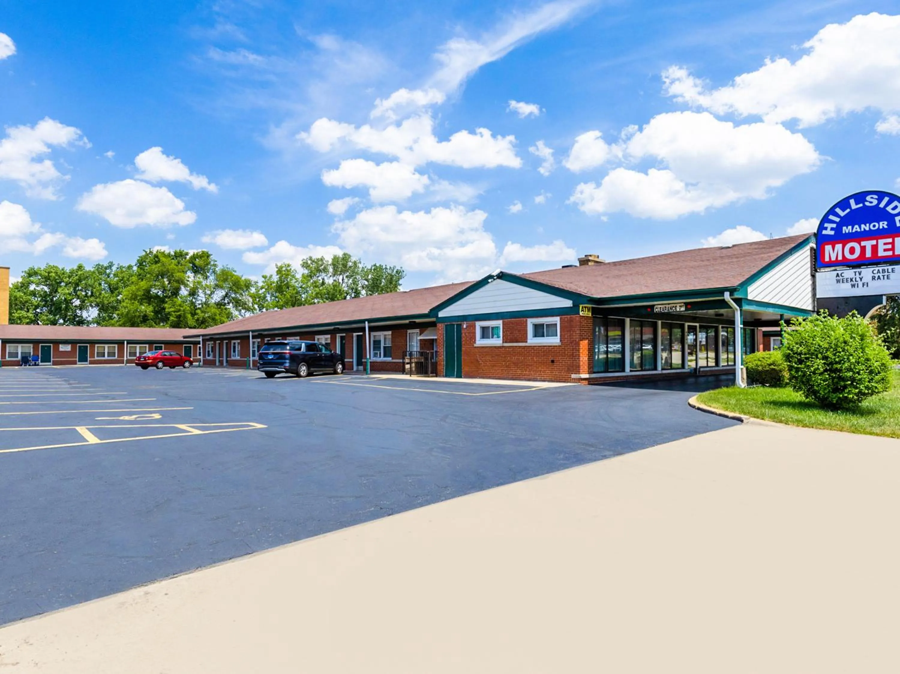 Facade/entrance in Manor Motel By OYO Near Oak Brook Chicago Westchester