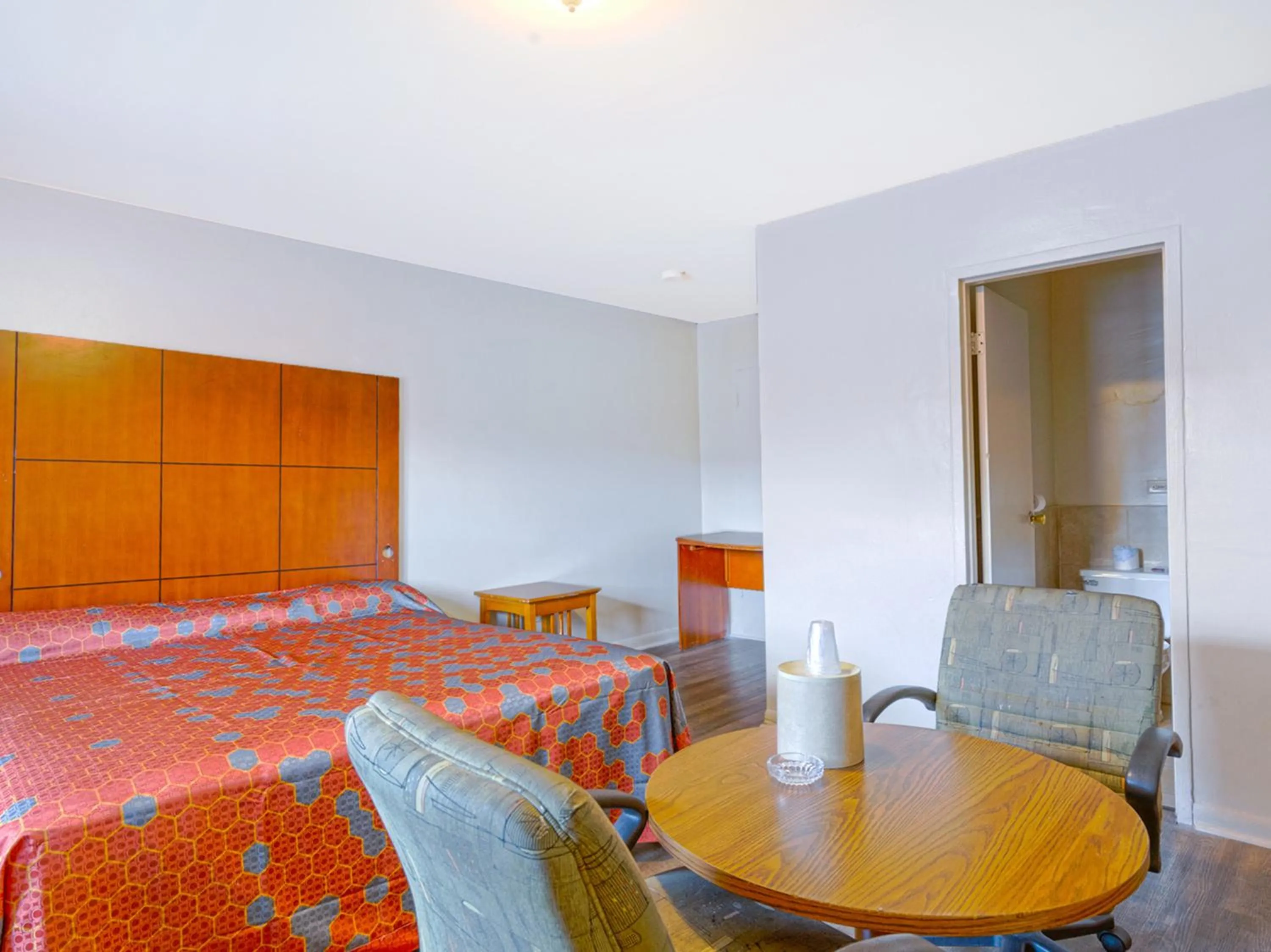 Bedroom in Manor Motel By OYO Near Oak Brook Chicago Westchester