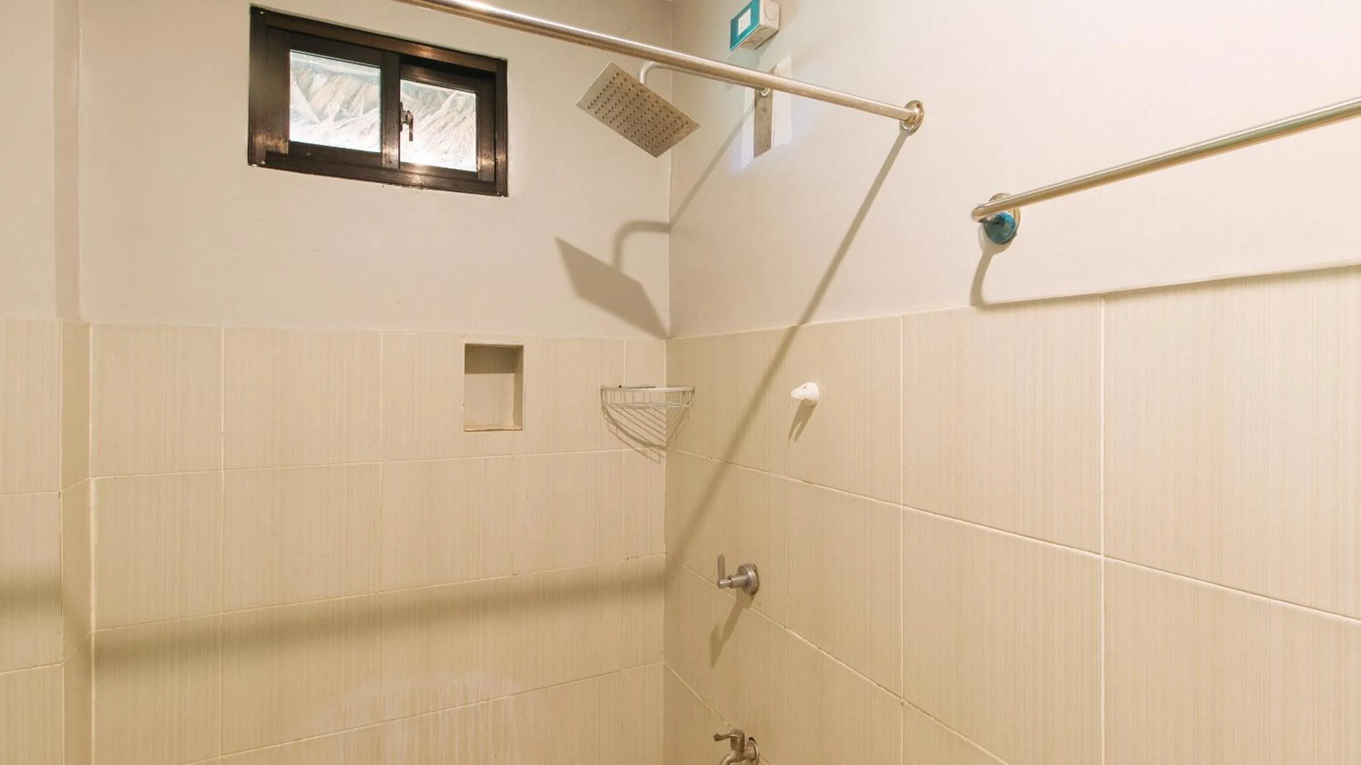 Shower in RedDoorz @ Afamosa Villas Resort Ilocos Sur