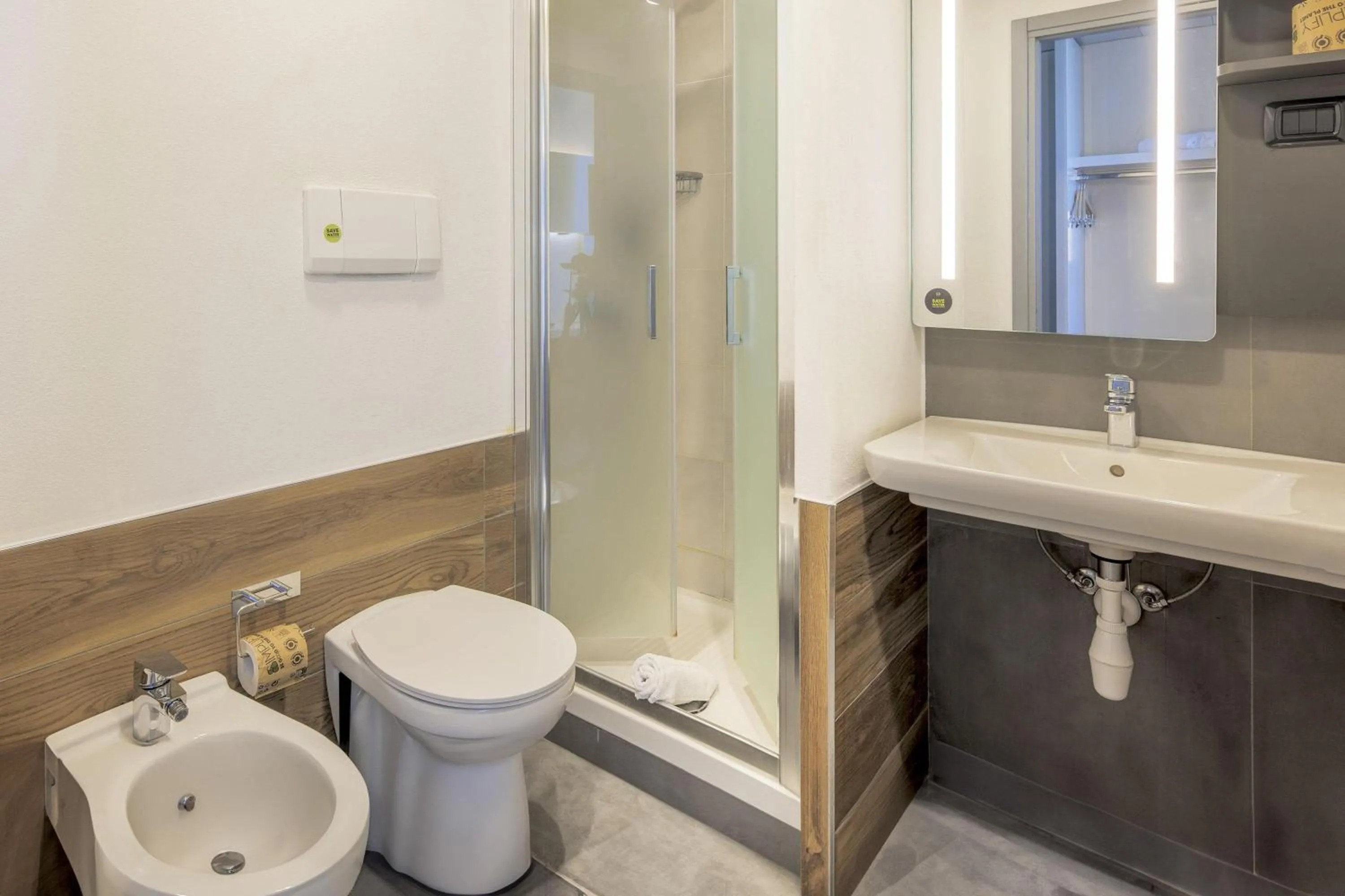 Photo of the whole room in B&B HOTEL Bologna