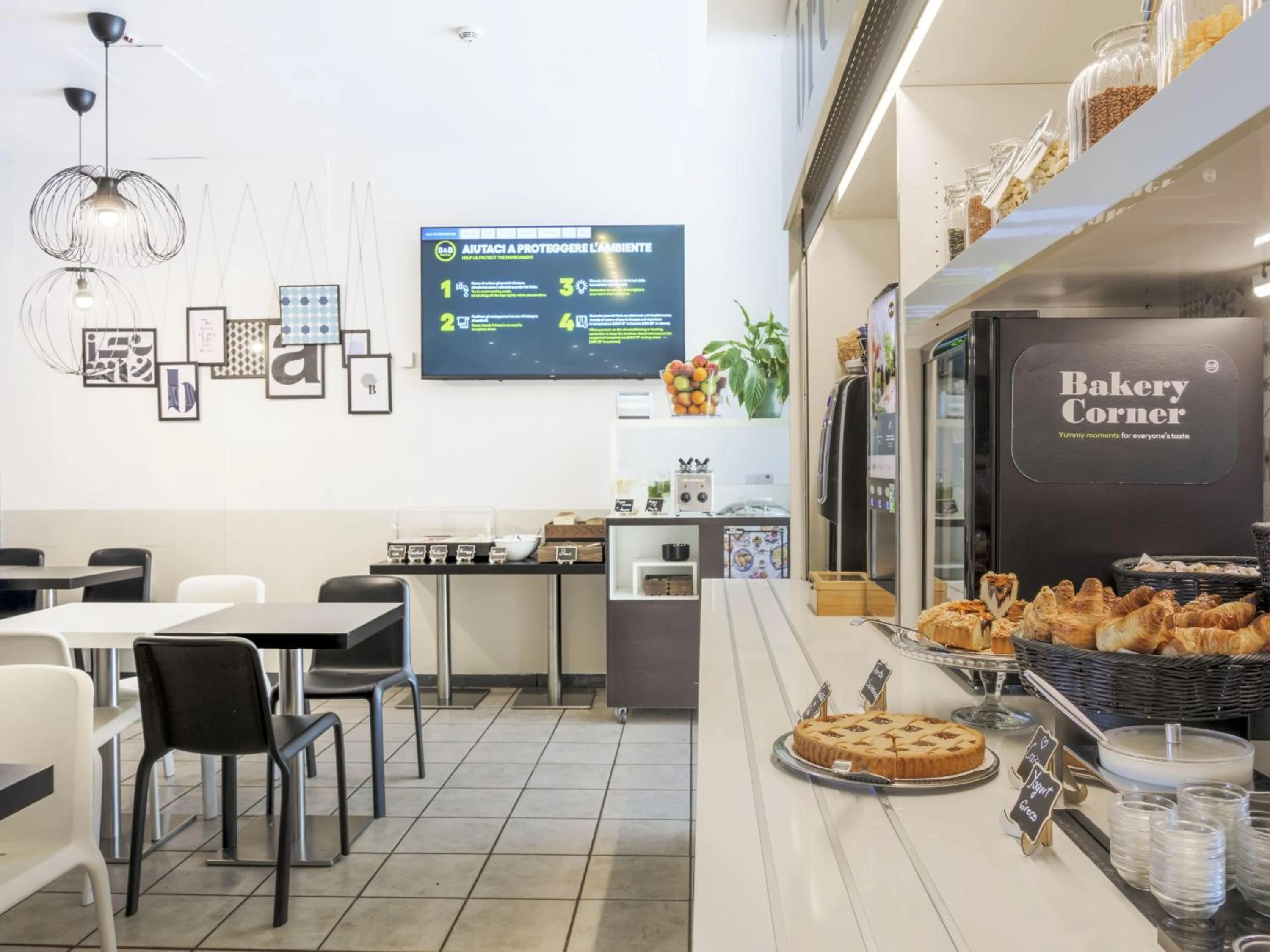 Restaurant/places to eat in B&B HOTEL Bologna