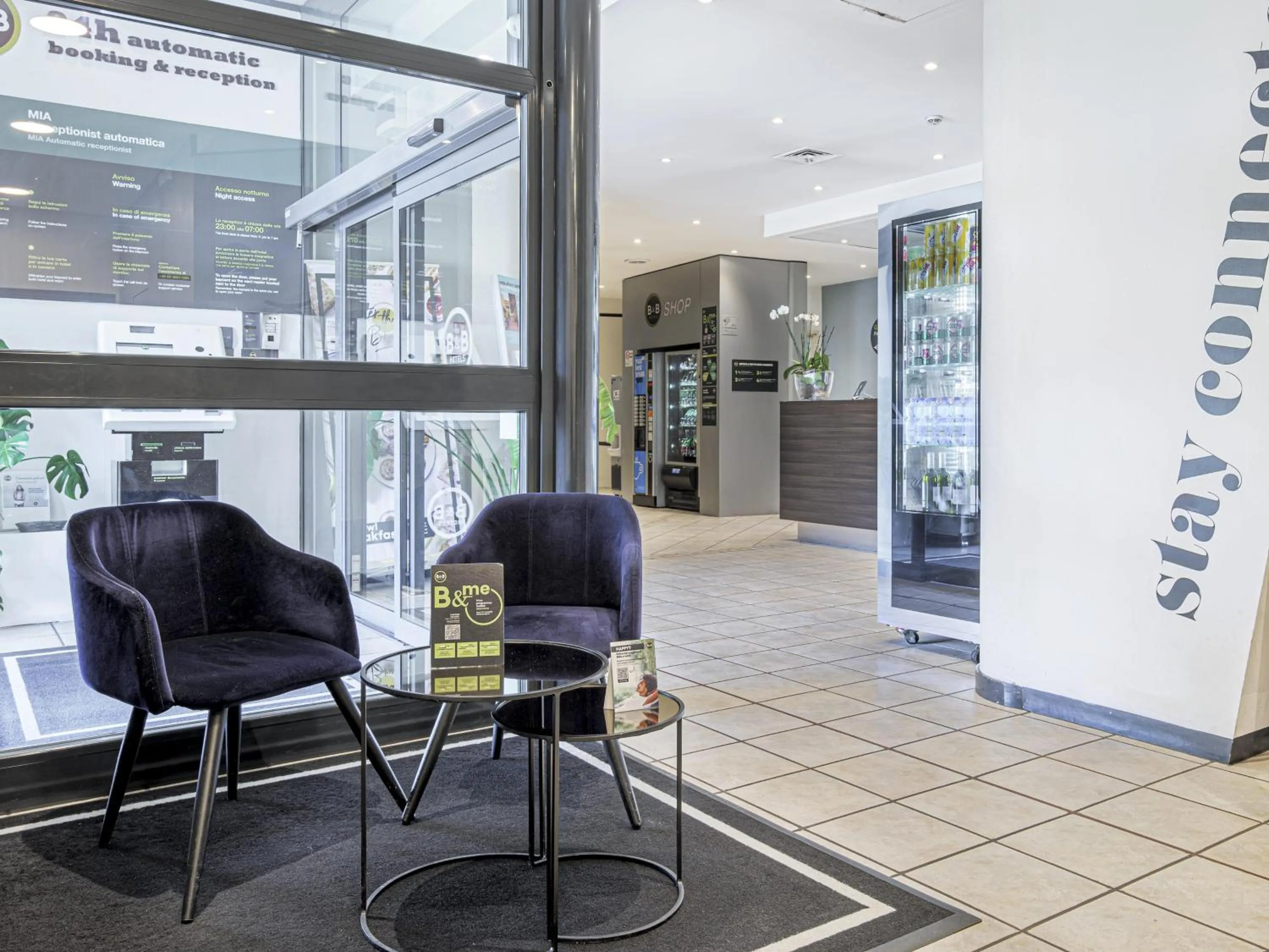 Lobby or reception in B&B HOTEL Bologna