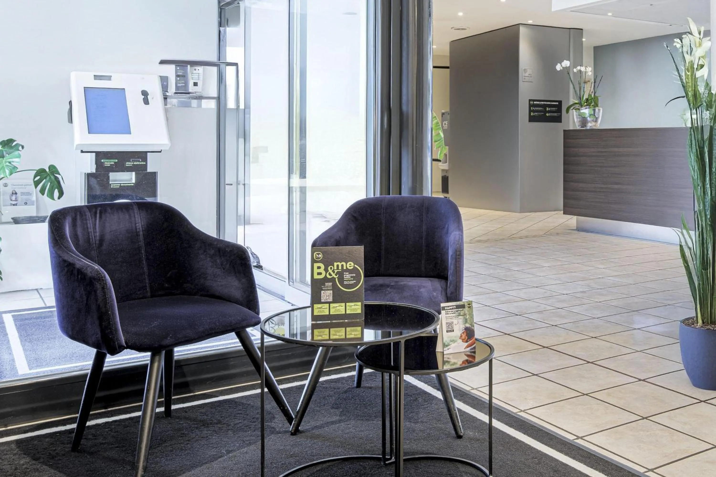 Lobby or reception in B&B HOTEL Bologna