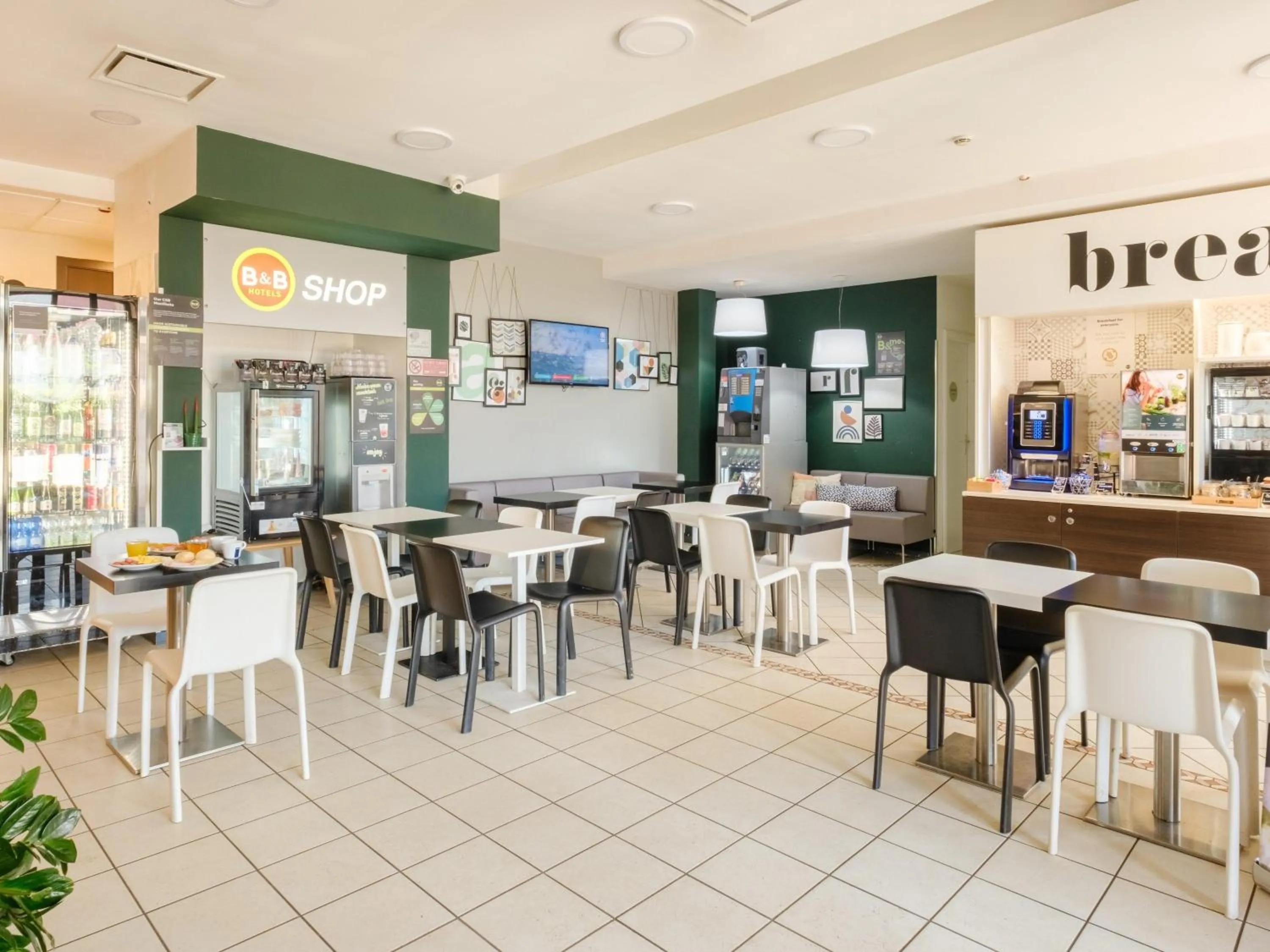 Restaurant/places to eat in B&B Hotel Ferrara