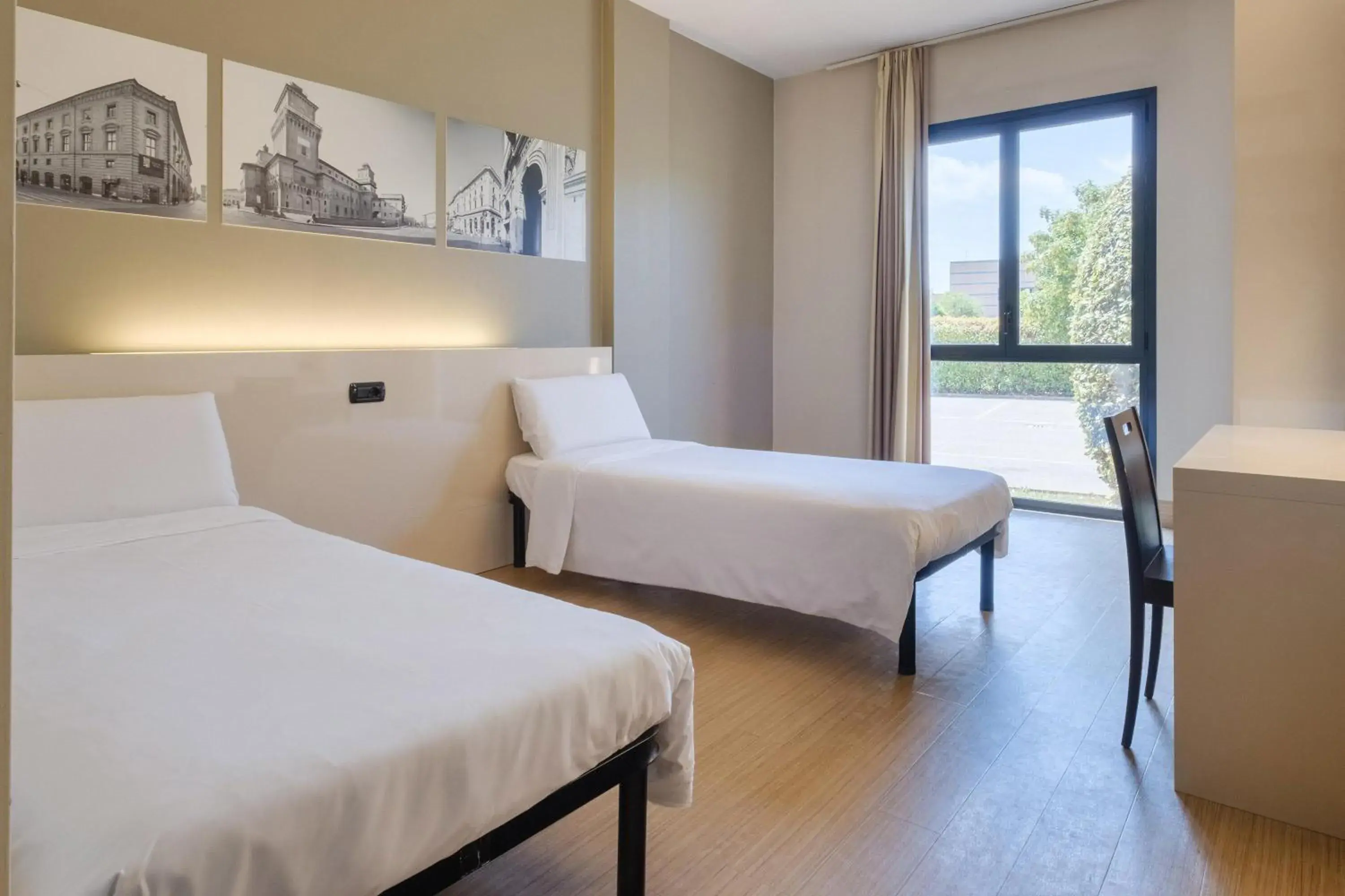 Twin Room - single occupancy - Disability Access in B&B Hotel Ferrara Twin Room - single occupancy - Disability Access in B&B Hotel Ferrara