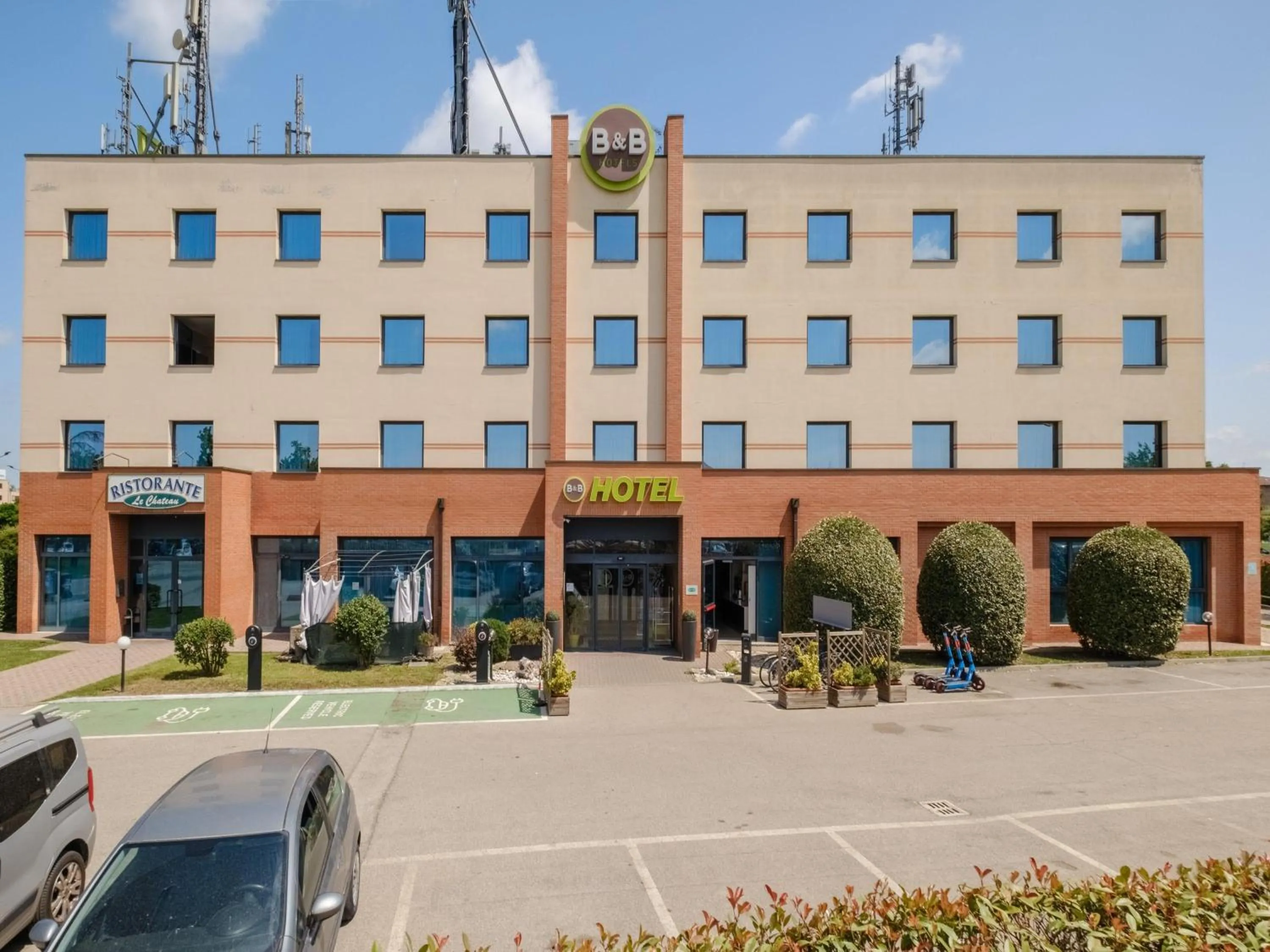 Property building in B&B Hotel Ferrara