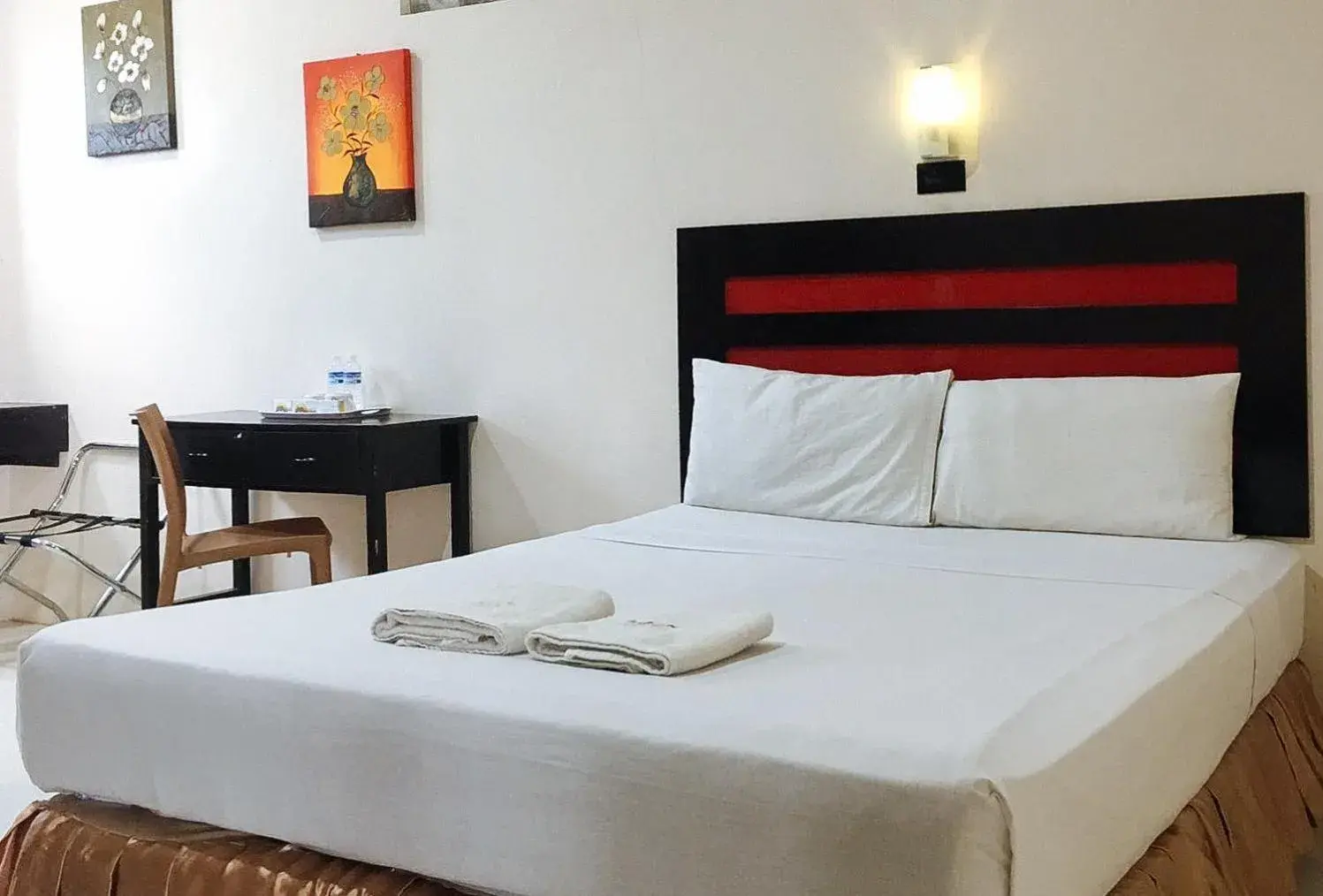 Bedroom in RedDoorz @ Mountain Citi Tourist Inn Canlaon Bedroom in RedDoorz @ Mountain Citi Tourist Inn Canlaon