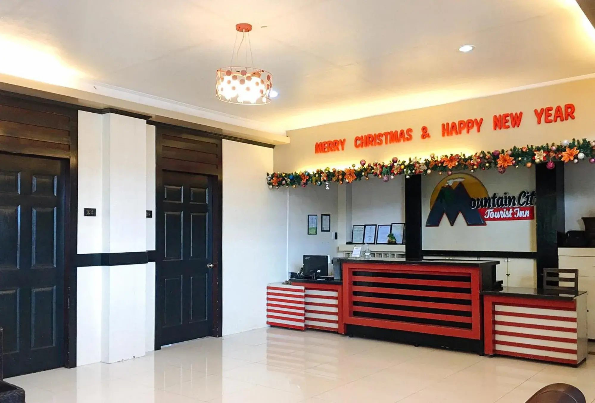 Lobby or reception in RedDoorz @ Mountain Citi Tourist Inn Canlaon Lobby or reception in RedDoorz @ Mountain Citi Tourist Inn Canlaon