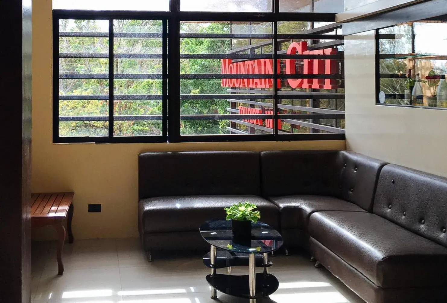 Lobby or reception in RedDoorz @ Mountain Citi Tourist Inn Canlaon Lobby or reception in RedDoorz @ Mountain Citi Tourist Inn Canlaon