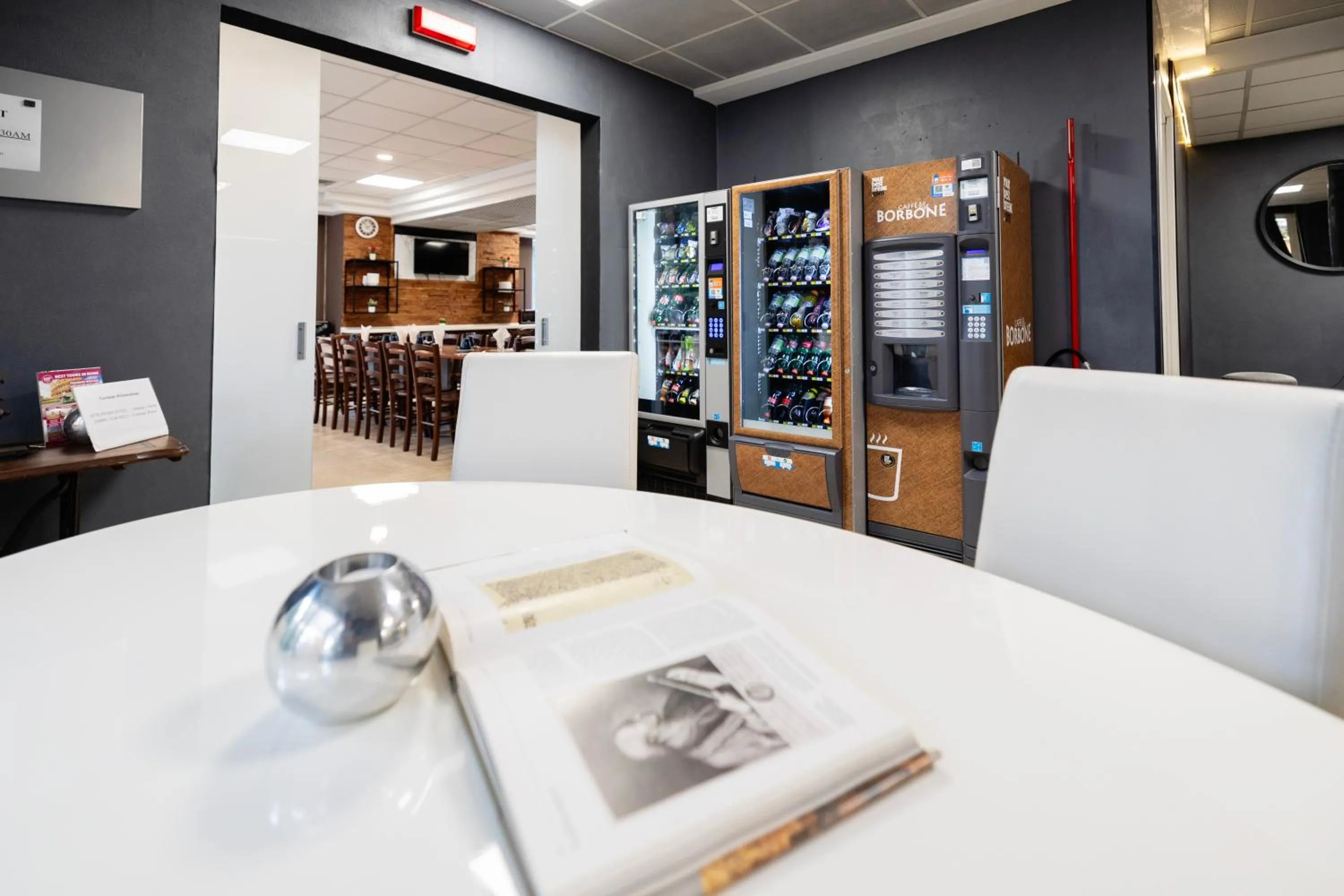 vending machine in Scheppers Hotel