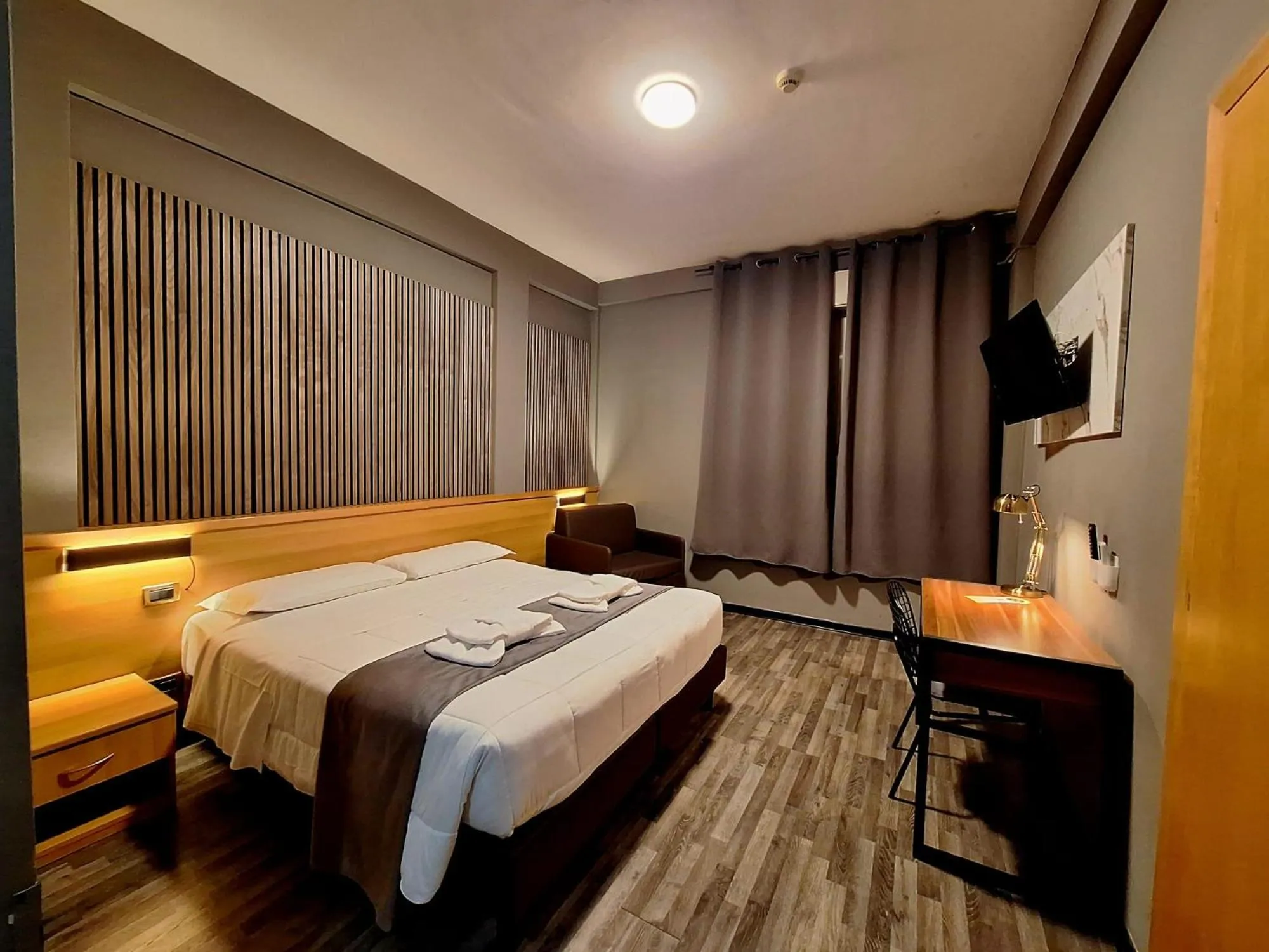 Photo of the whole room, Bed in Scheppers Hotel