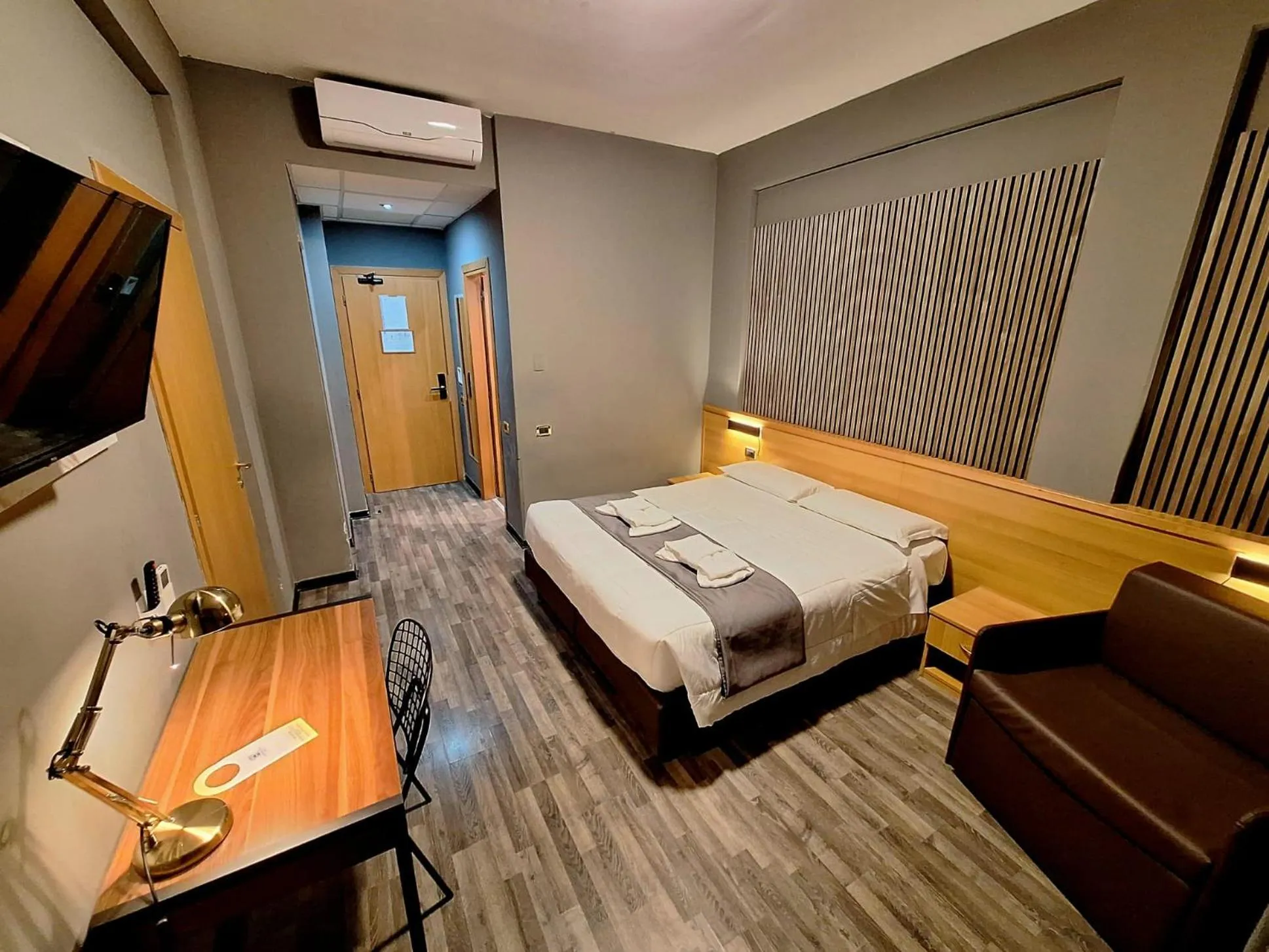 Photo of the whole room, Bed in Scheppers Hotel