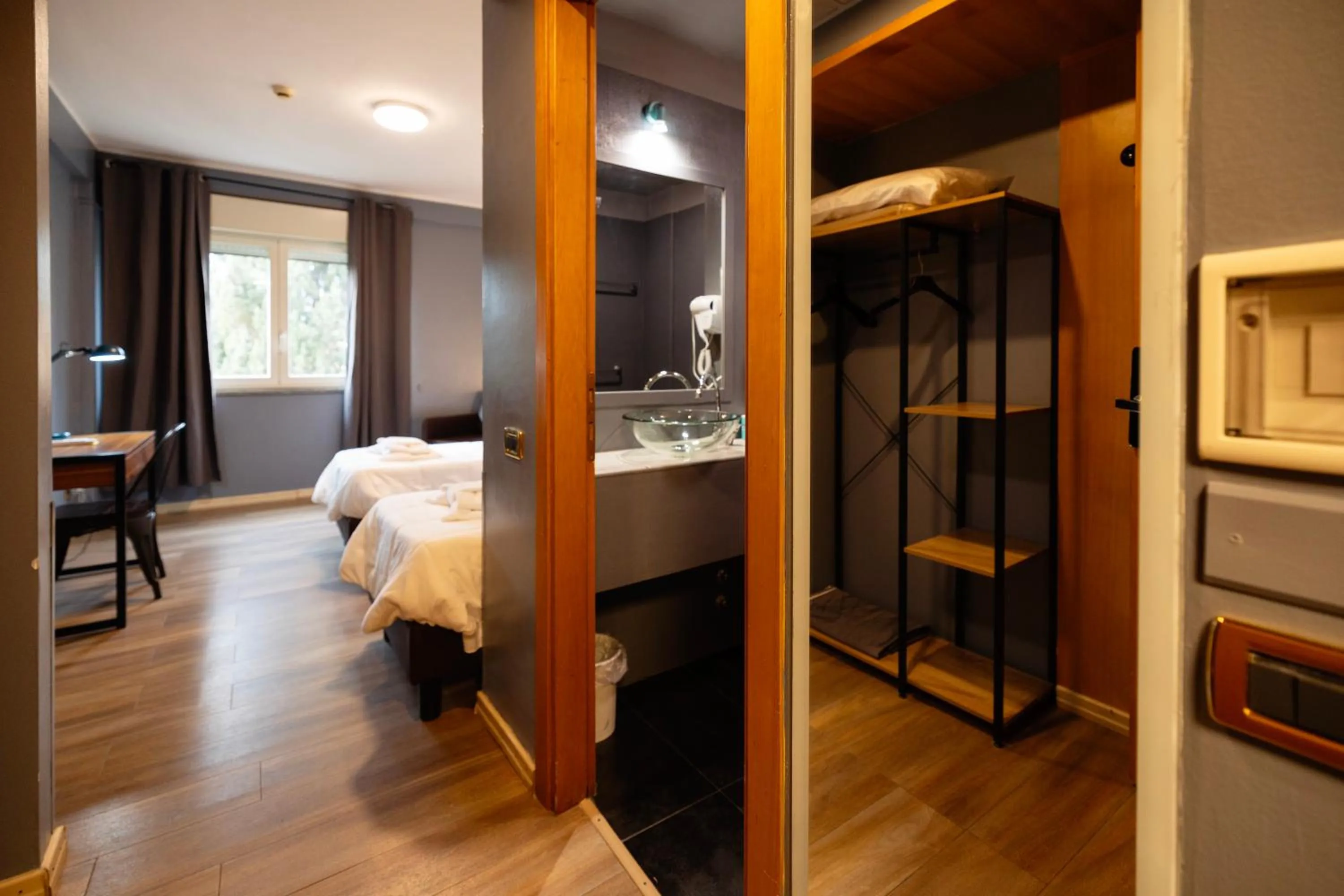 Photo of the whole room, Bed in Scheppers Hotel