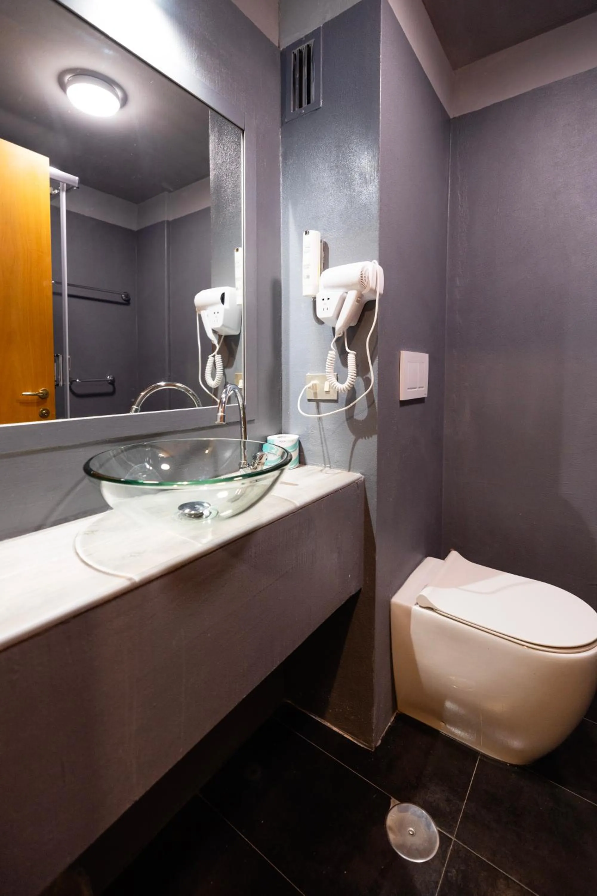 Bathroom in Scheppers Hotel