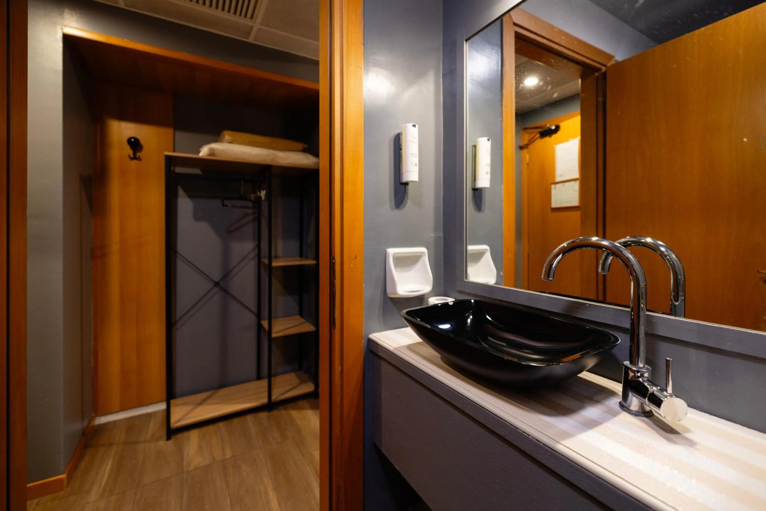 Bathroom in Scheppers Hotel