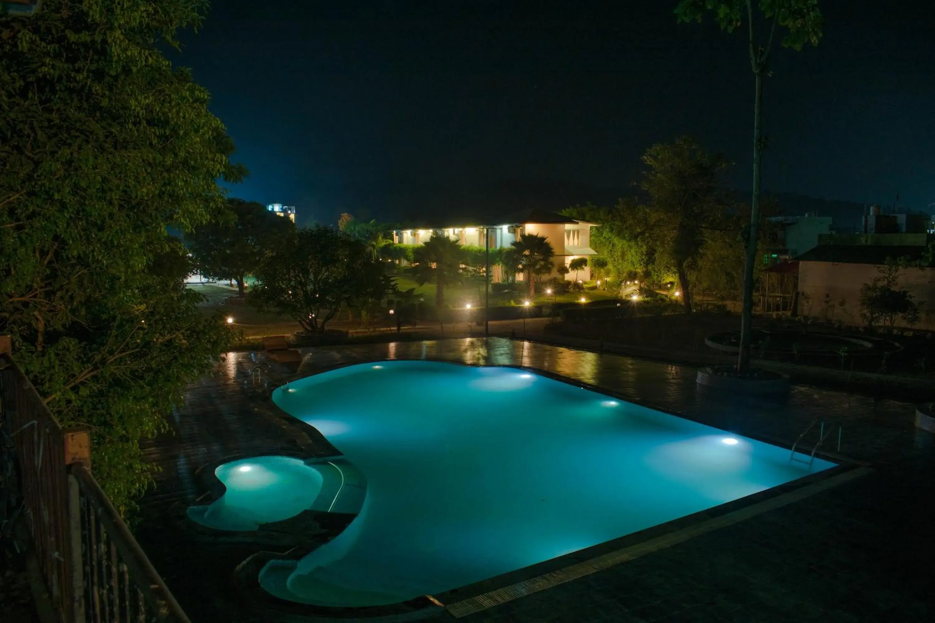 Swimming pool in The Tattwaa Corbett Spa and Resort Swimming pool in The Tattwaa Corbett Spa and Resort