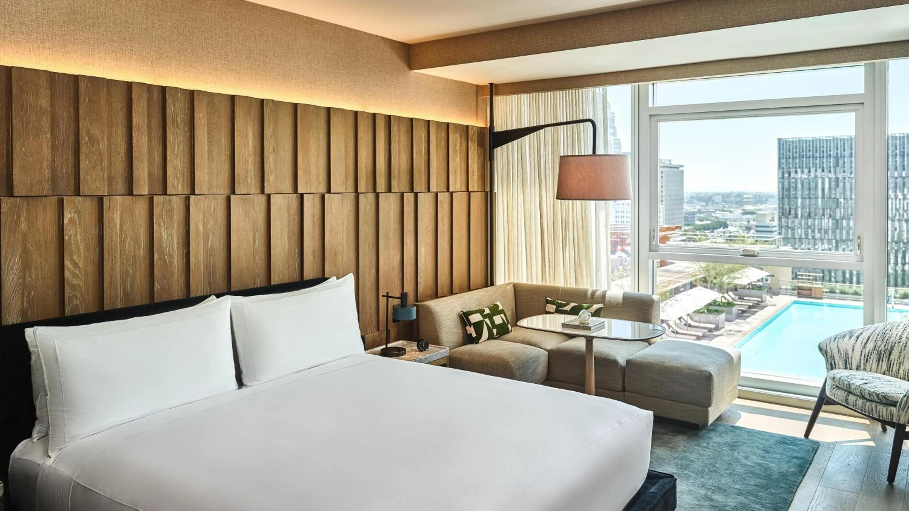 Living room, Bed in Conrad Los Angeles