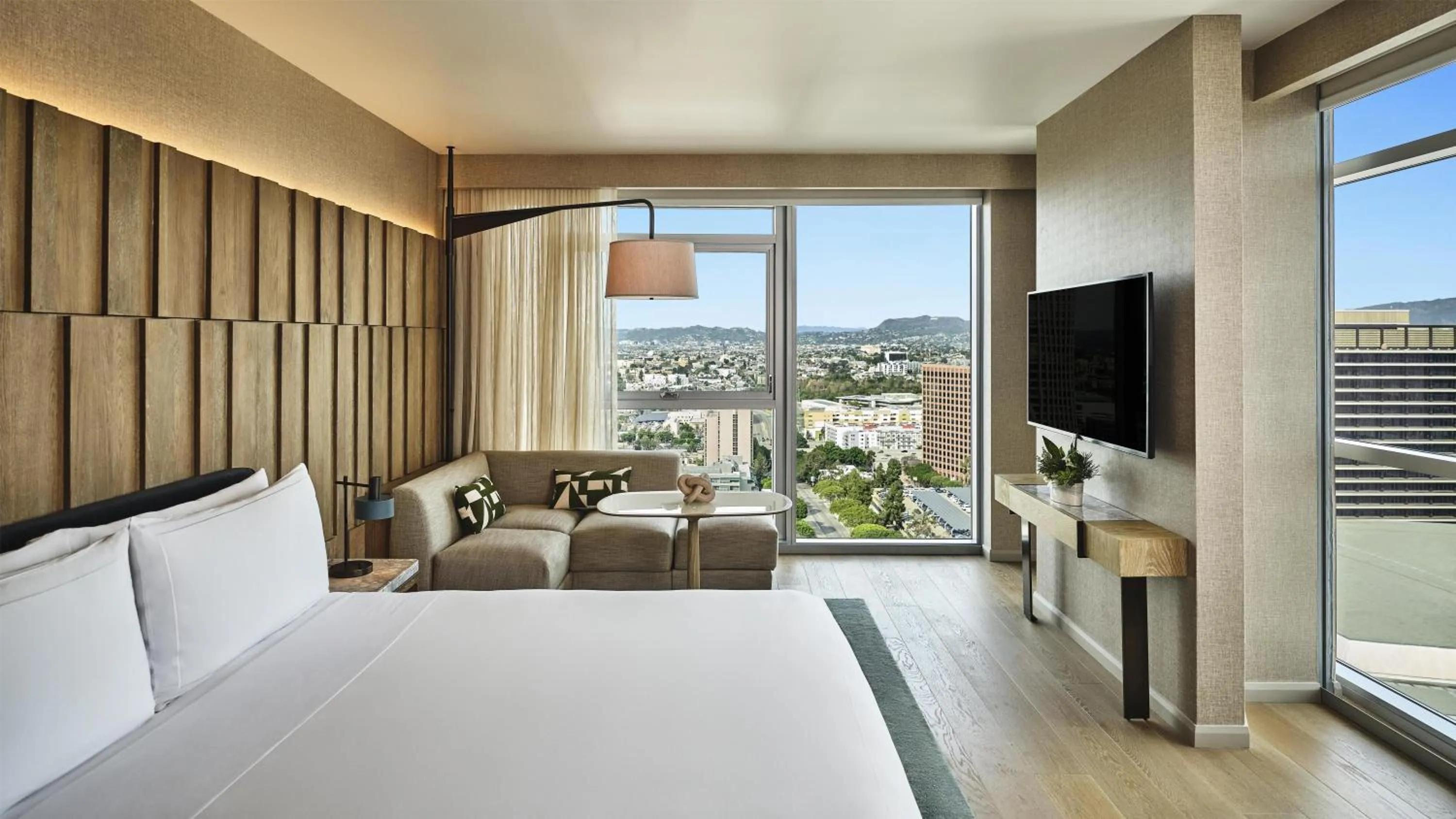 Living room, Bed in Conrad Los Angeles