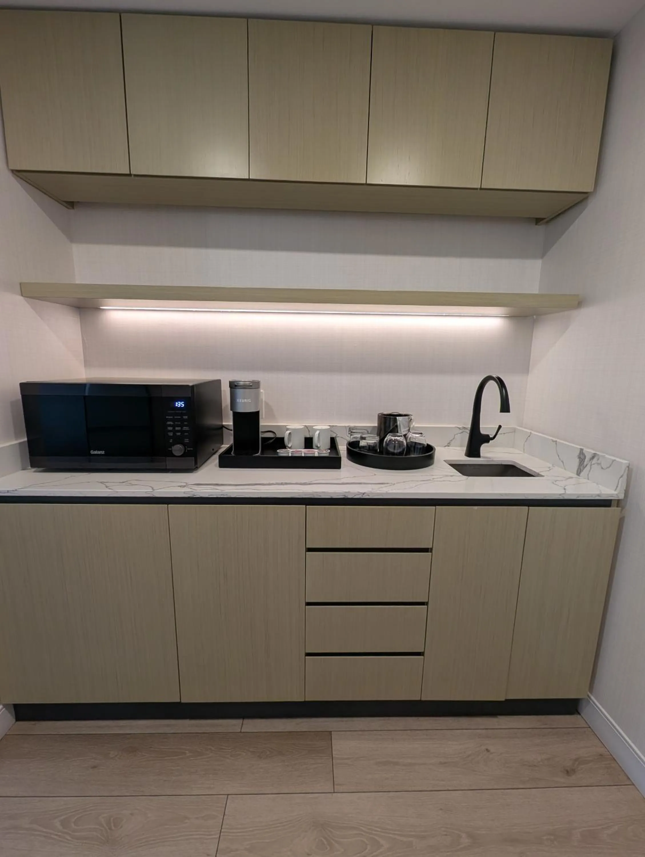 Coffee/tea facilities in Bloom Mississauga, Tapestry Collection By Hilton