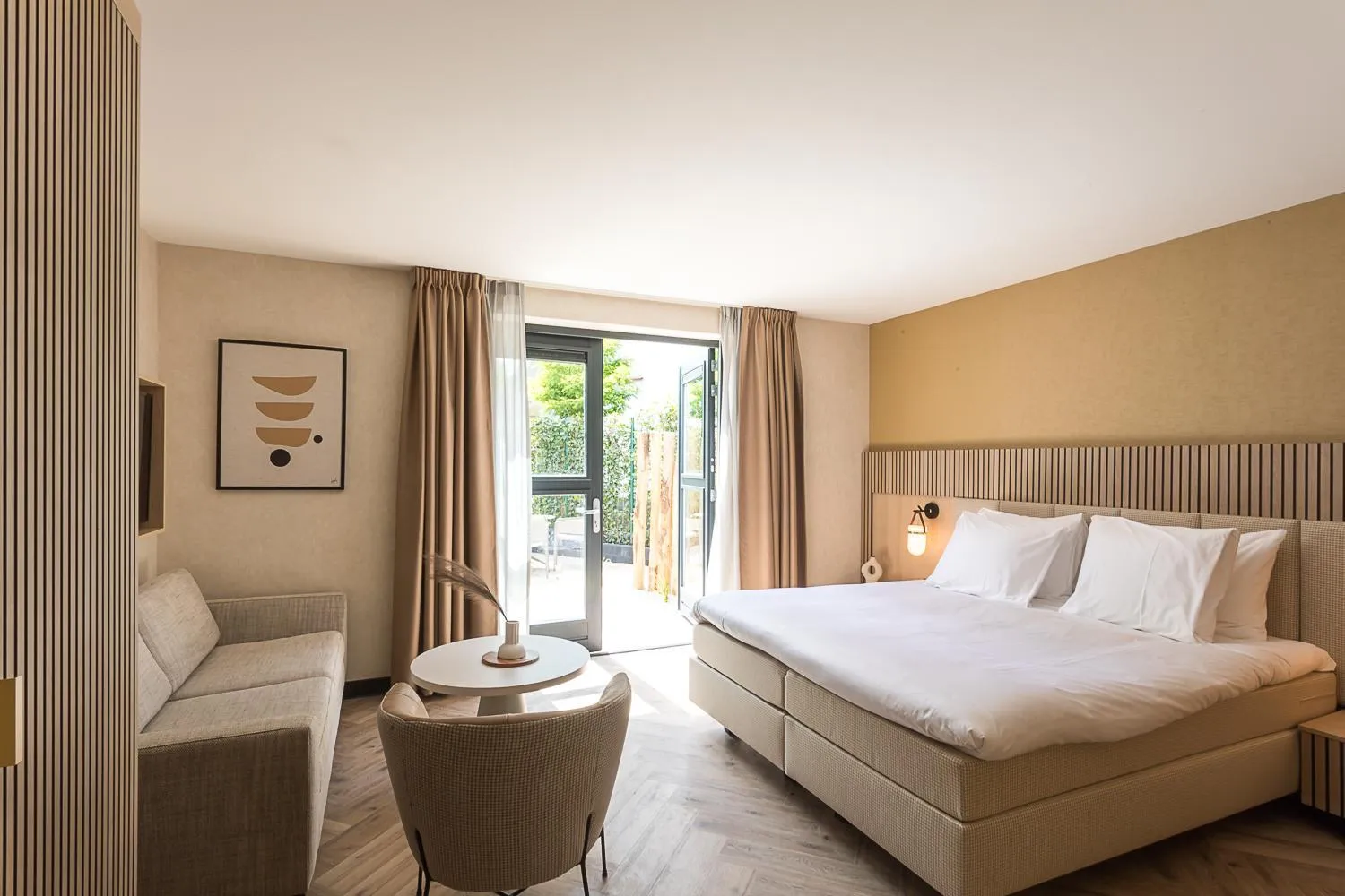 Photo of the whole room, Bed in Boutique Hotel Helder I Kloeg Collection